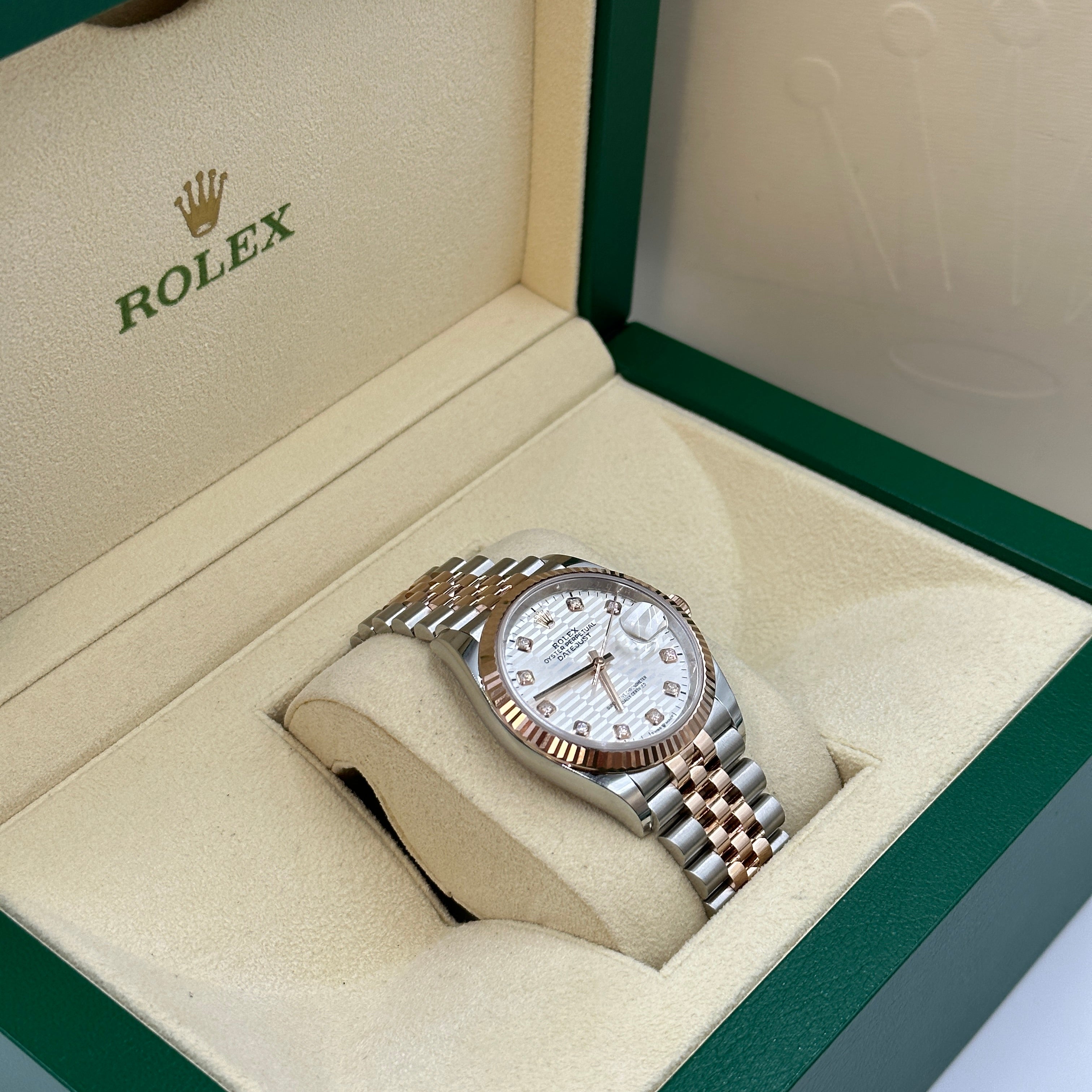 Rolex Datejust 36 126231G Silber geriffeltes Jubiläum 2024