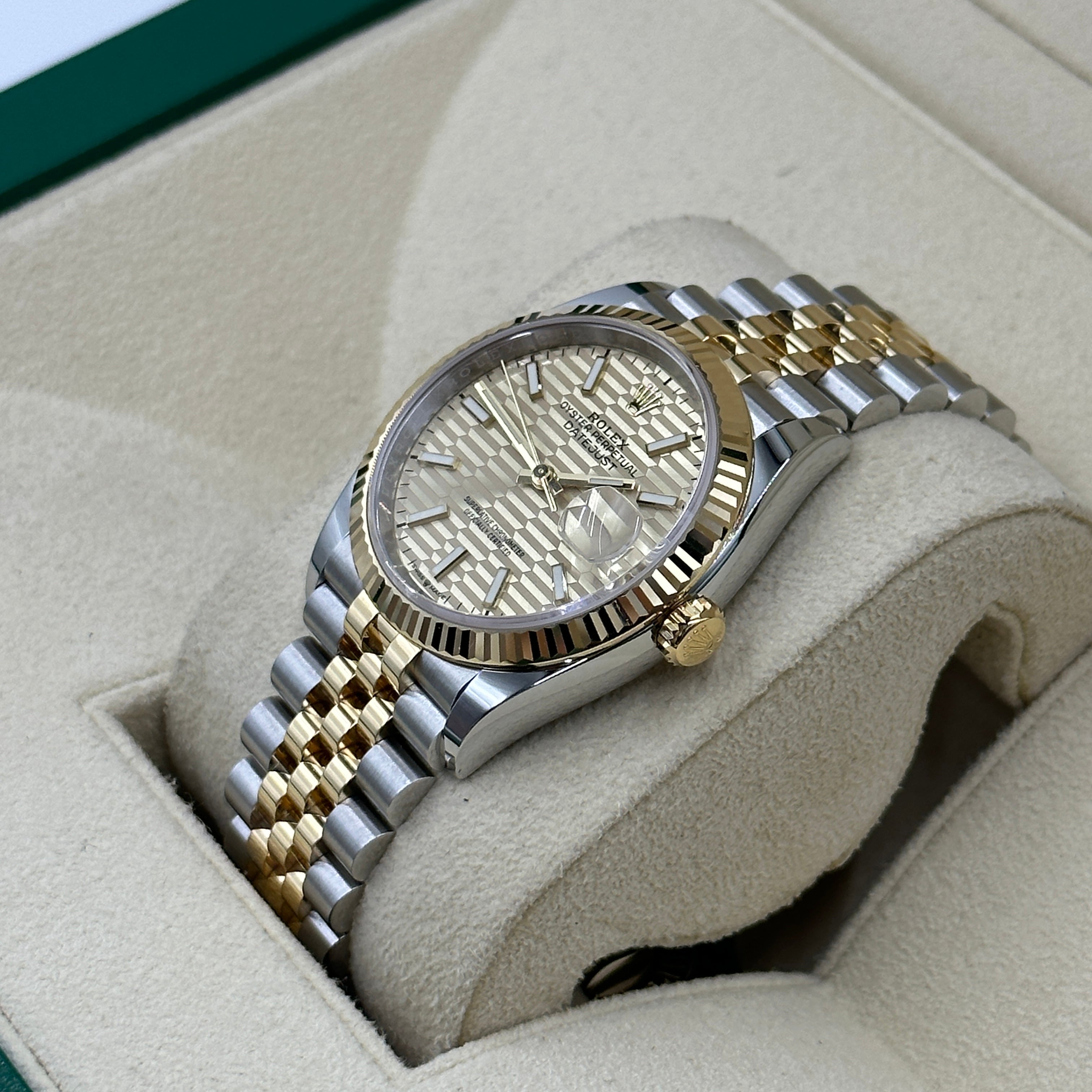 Rolex Datejust 36  126233 CHAMP FLUTED JUB