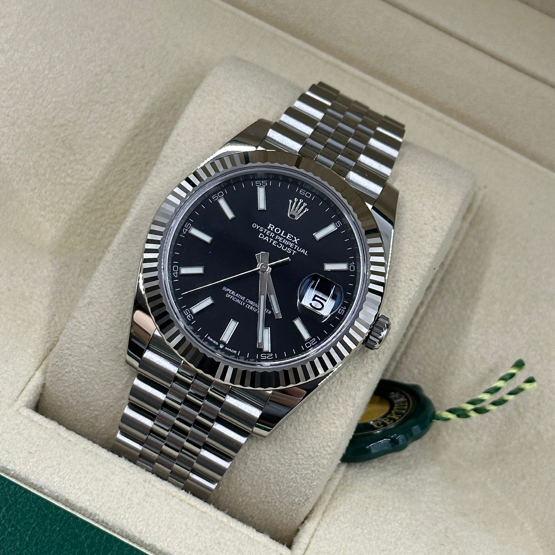Rolex Datejust 41 126334 Black Index Jubilee