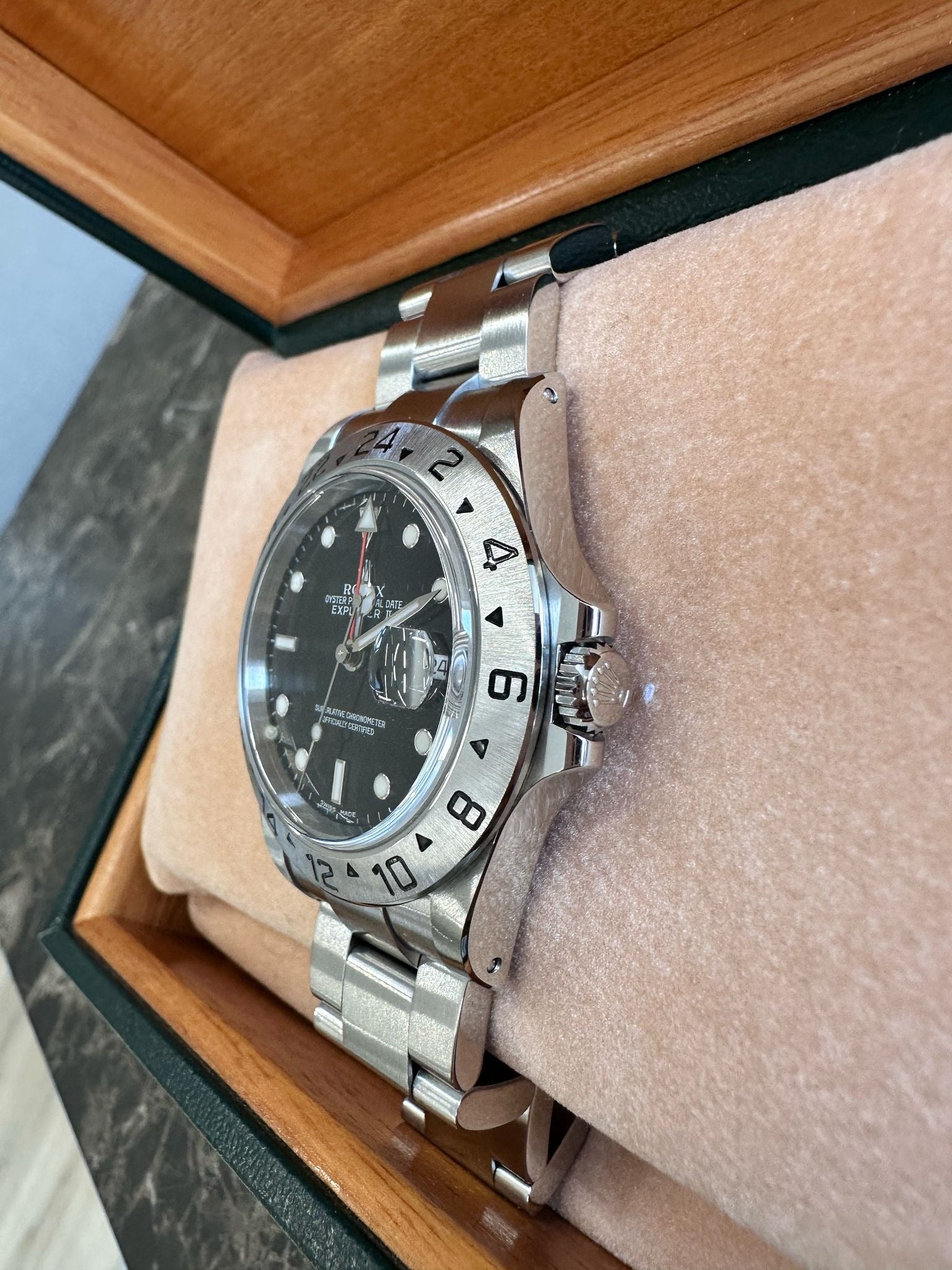 ROLEX 16570 black oyster 12links