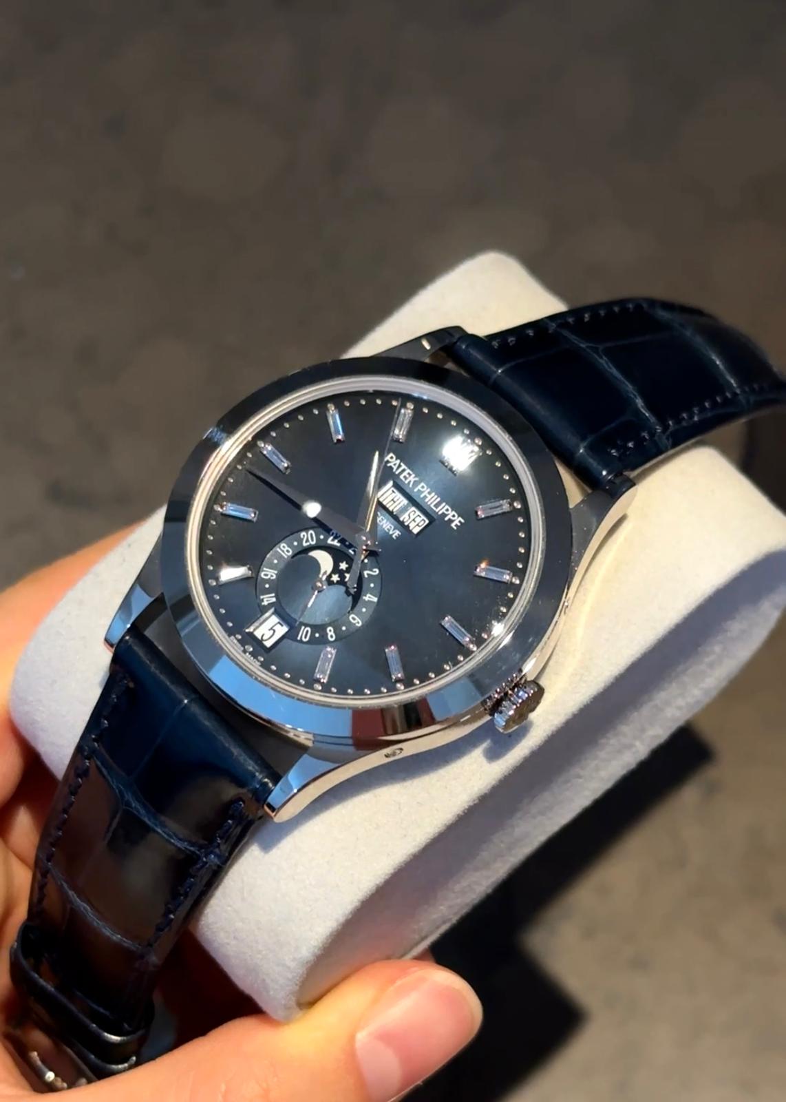 Patek Philippe Jahreskalender 5396G‑017 Weißgold 38,5 mm blaues Zifferblatt