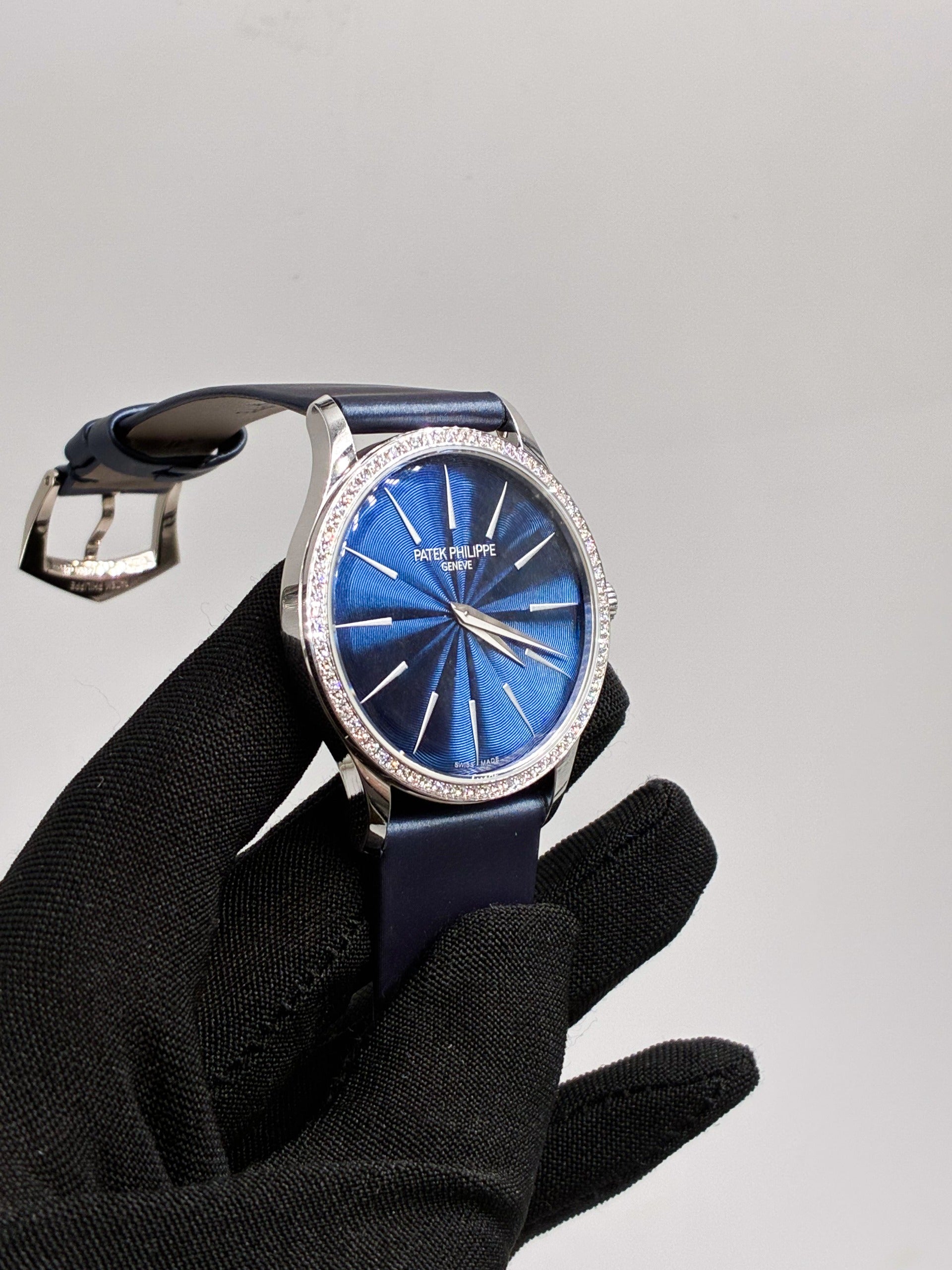 Patek Philippe Calatrava ref. 4997/200G-001 White Gold