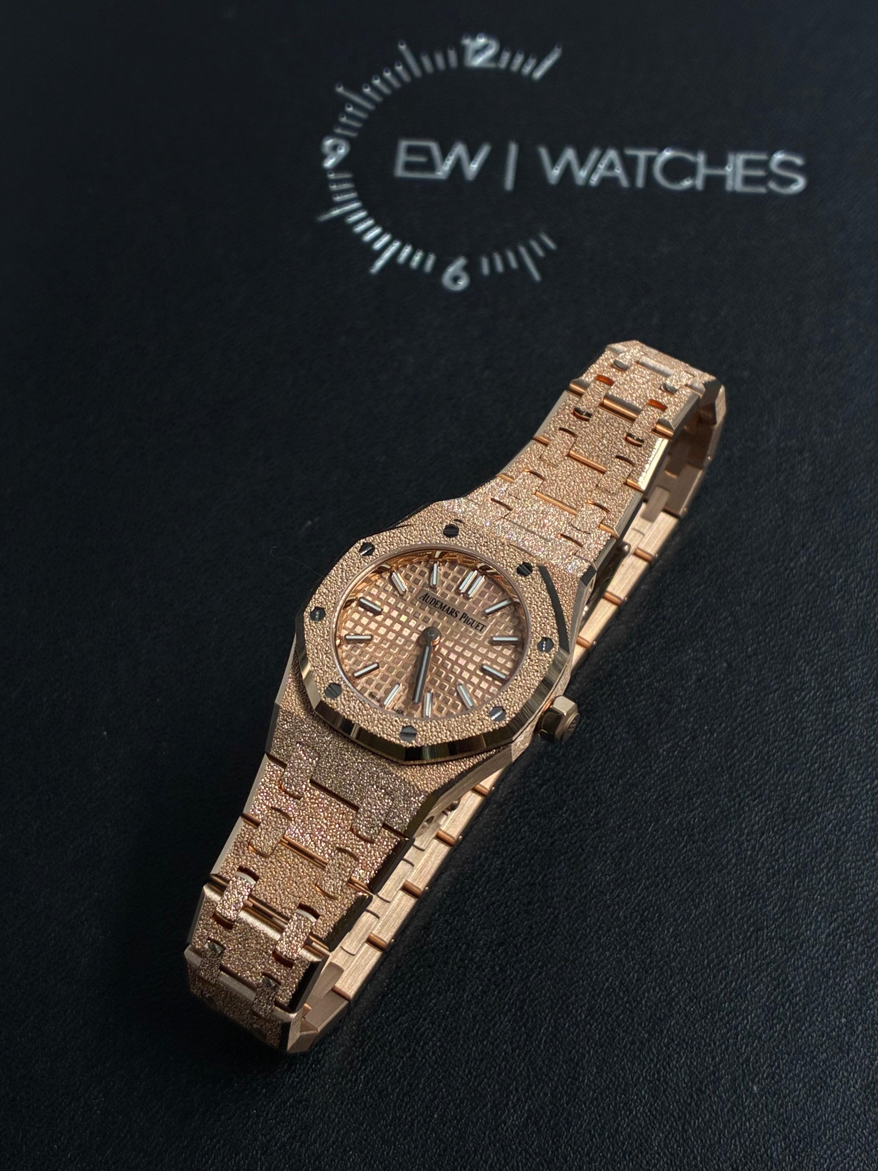 Royal Oak Mini Frosted Gold Quartz 67630OR.GG.1312OR.01