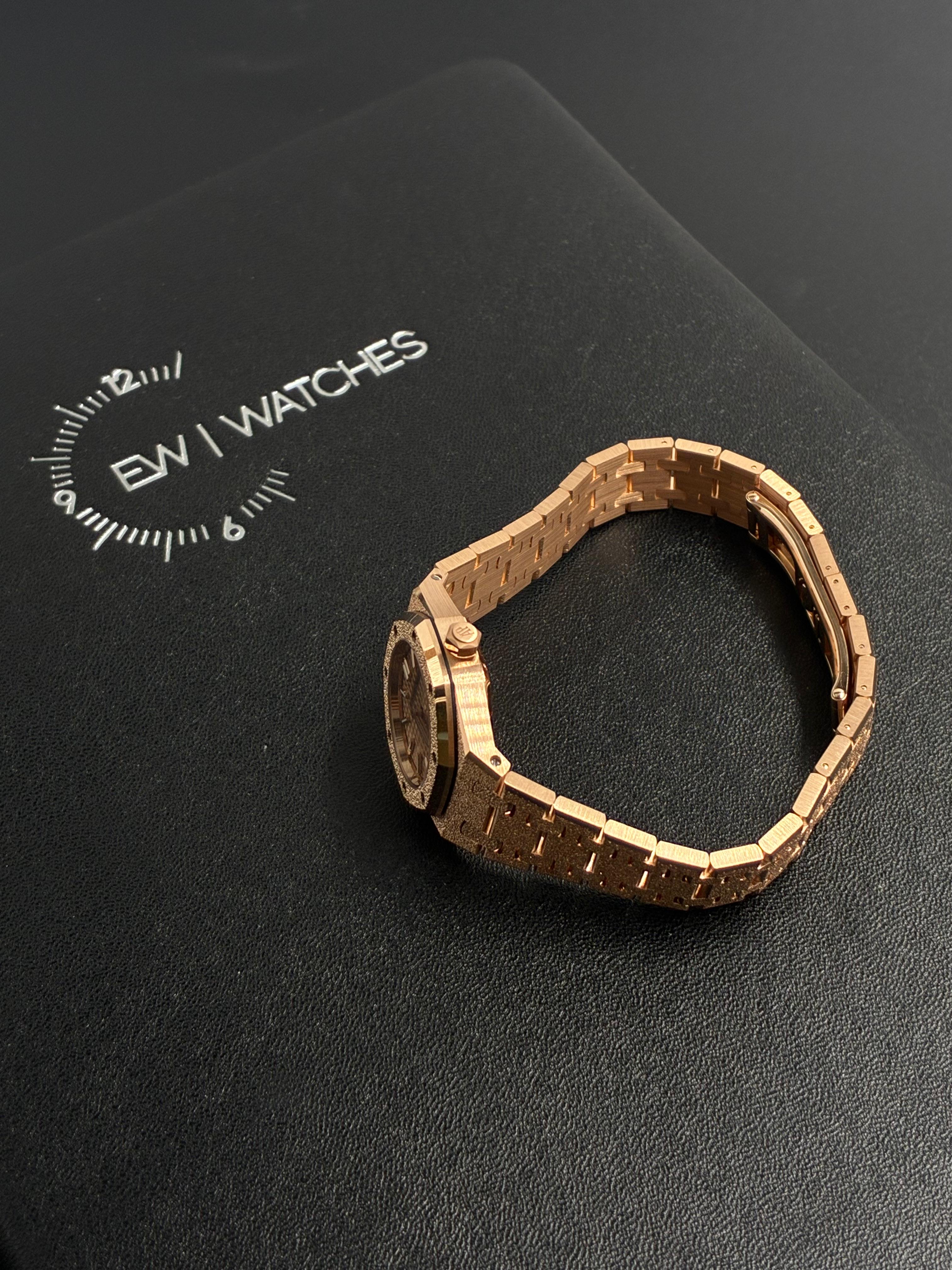 Royal Oak Mini Frosted Gold Quartz 67630OR.GG.1312OR.01