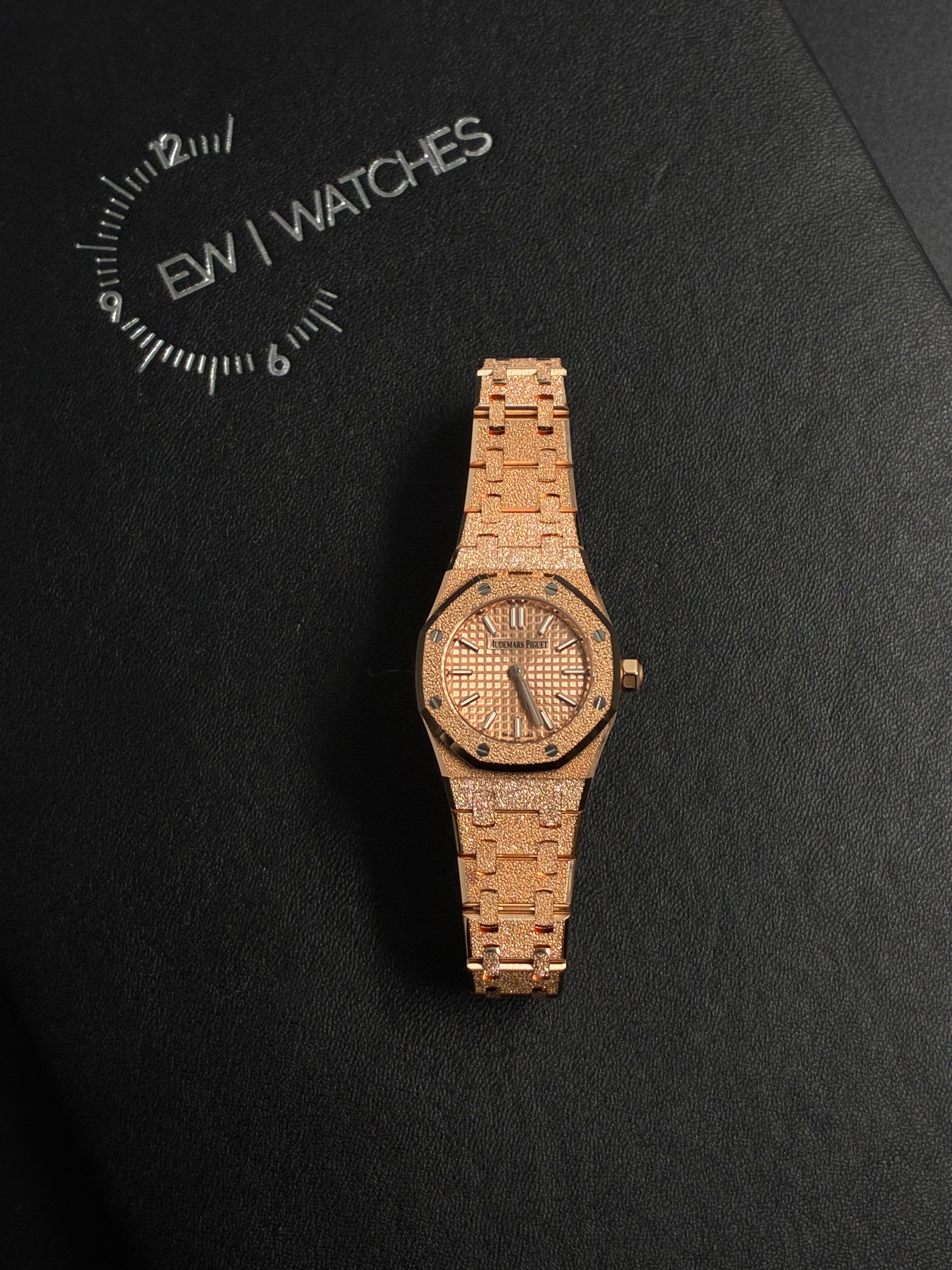 Royal Oak Mini Frosted Gold Quartz 67630OR.GG.1312OR.01
