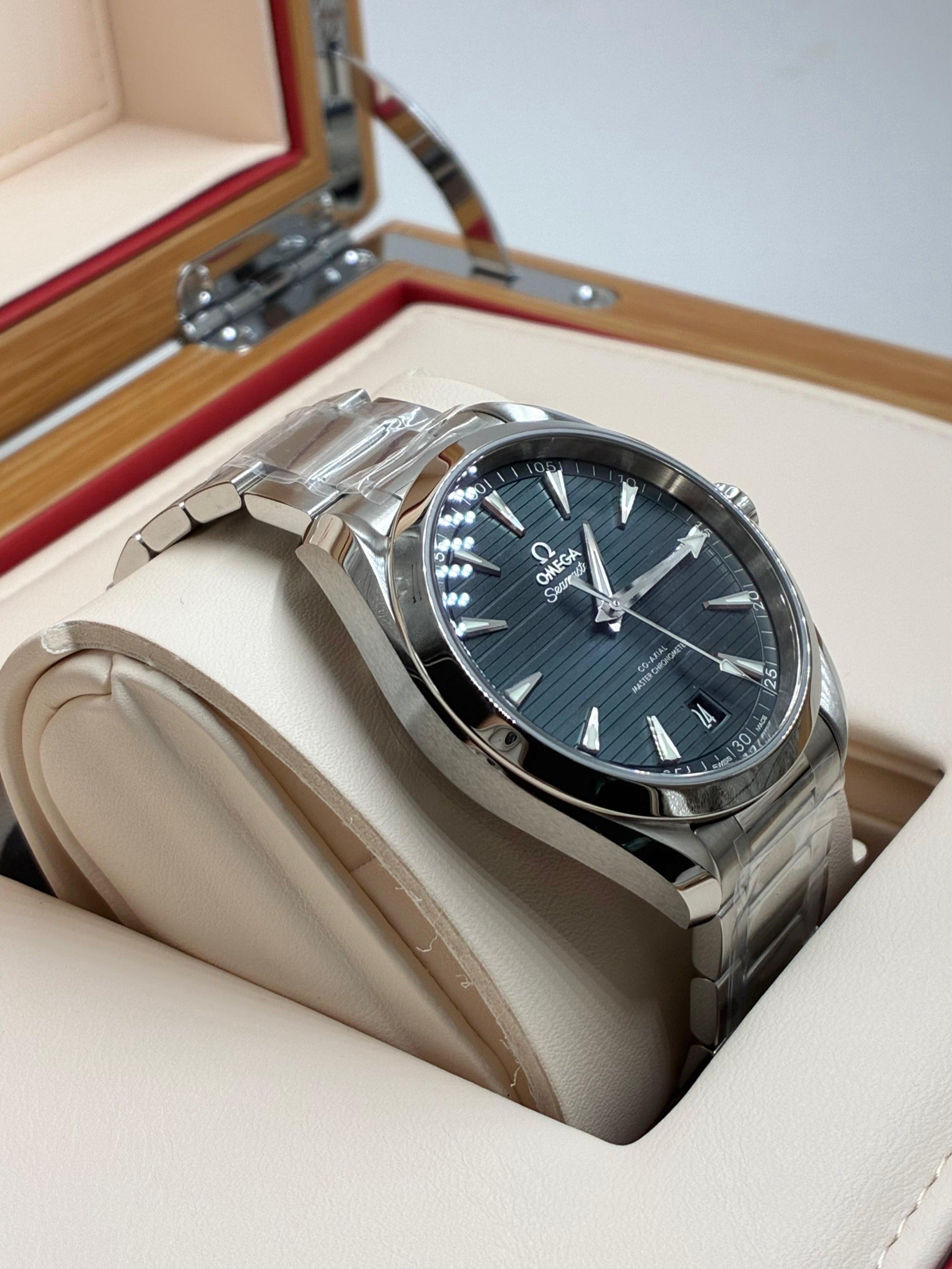 OMEGA Seamaster Aqua Terra 220.10.41.21.10.001