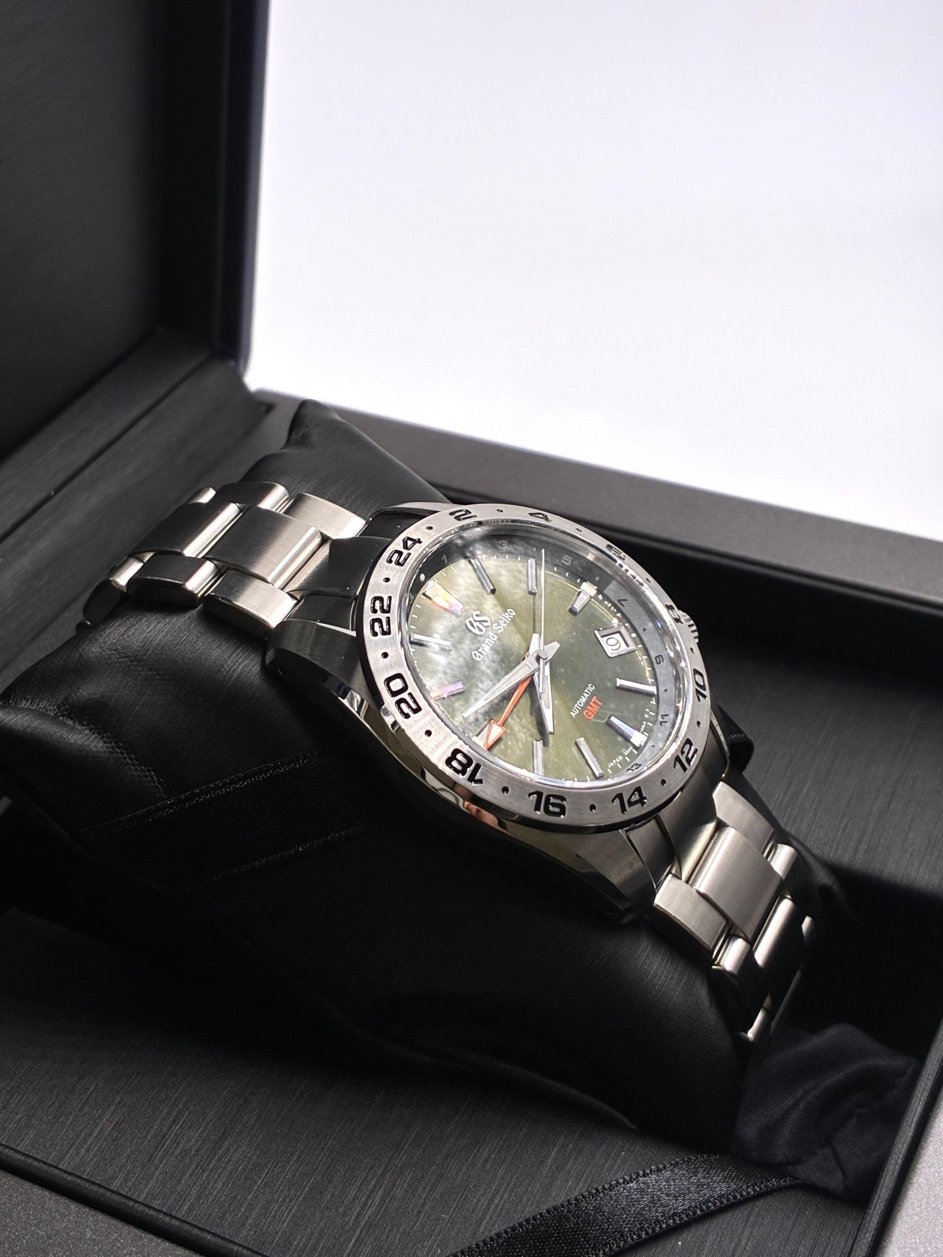 grand-seiko Sport Collection SBGM247G