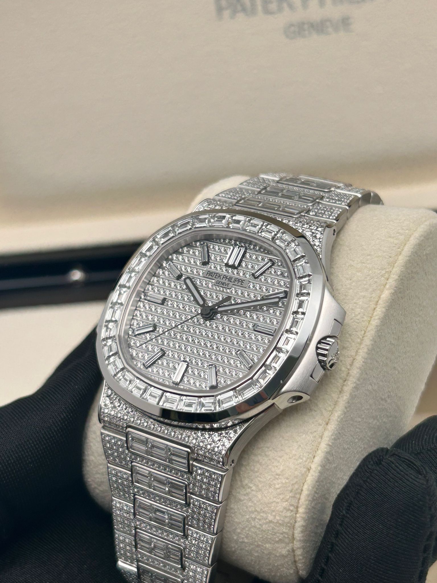 Patek Philippe Nautilus ref. 5811/1460G-001 White Gold