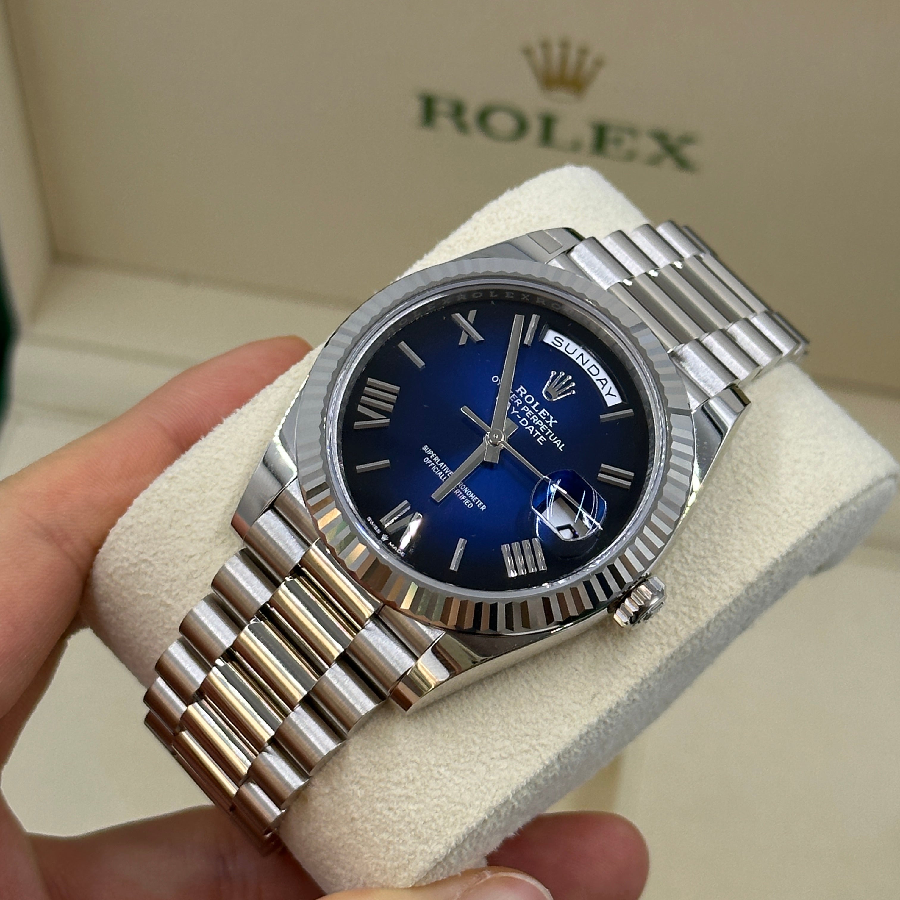 Rolex Day-Date 40228239 BLUE OMBRE ROMAN