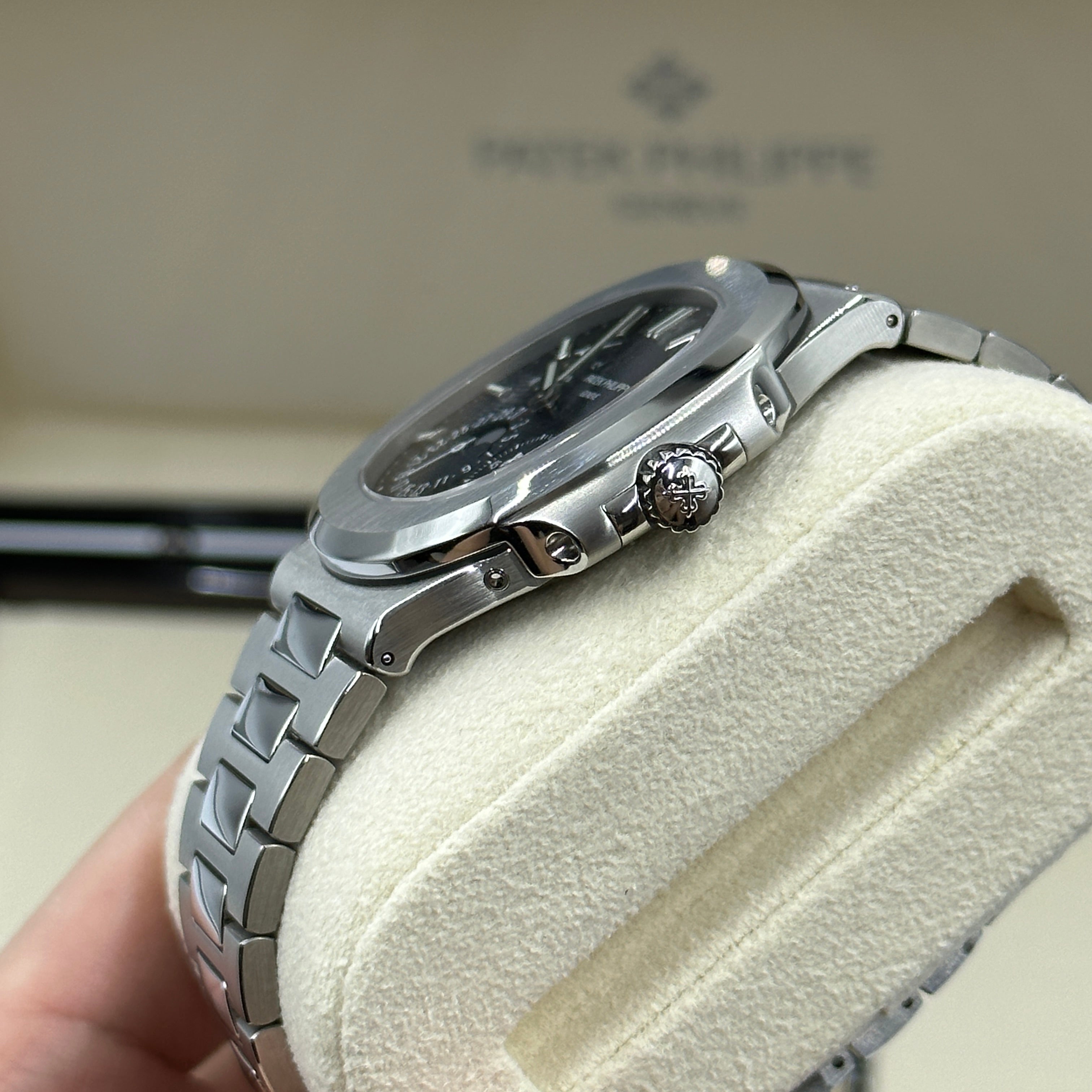 Patek Philippe Nautilus Watch 5712/1A-001 2024