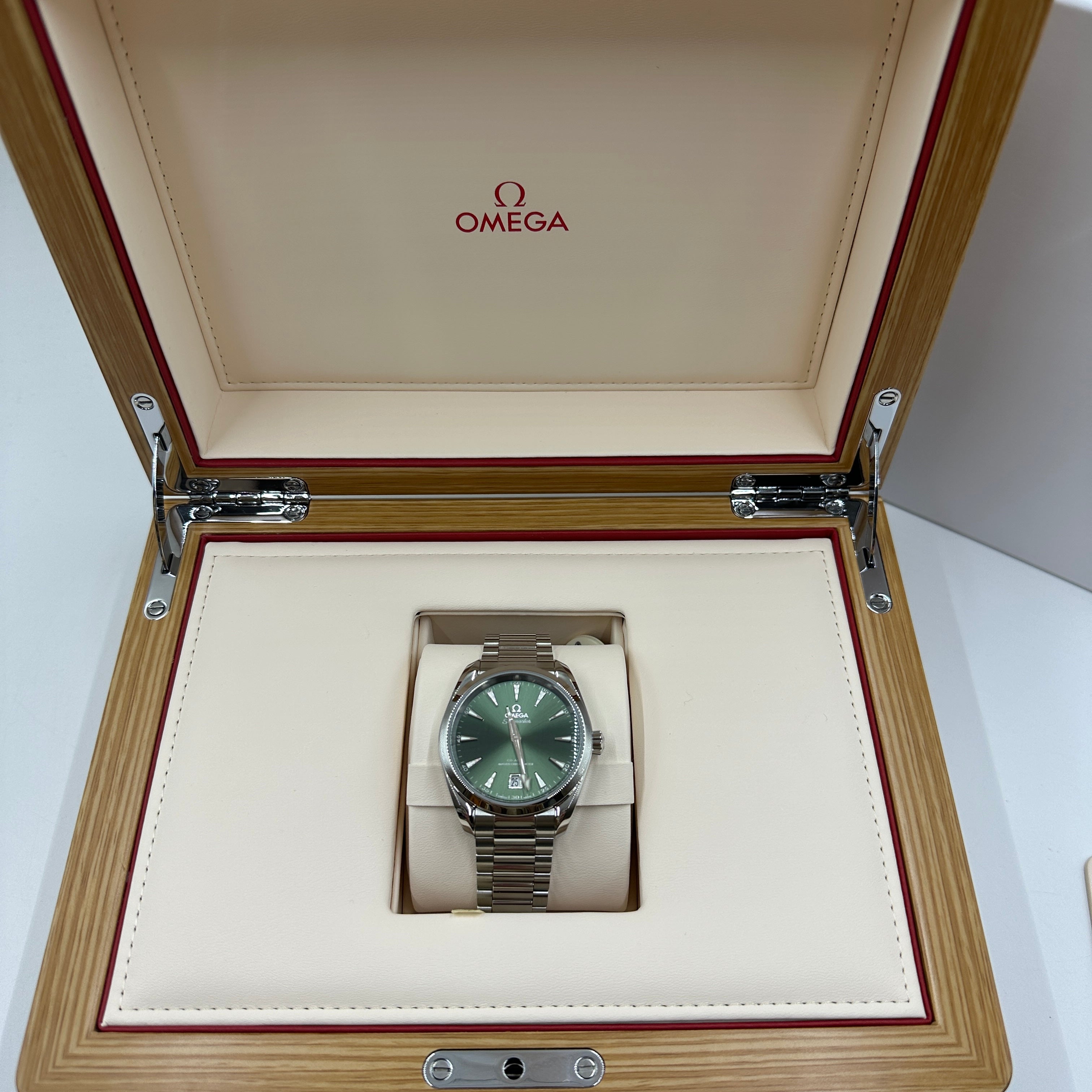 Omega Seamaster Aqua Terra Shades 220.10.38.20.10.002