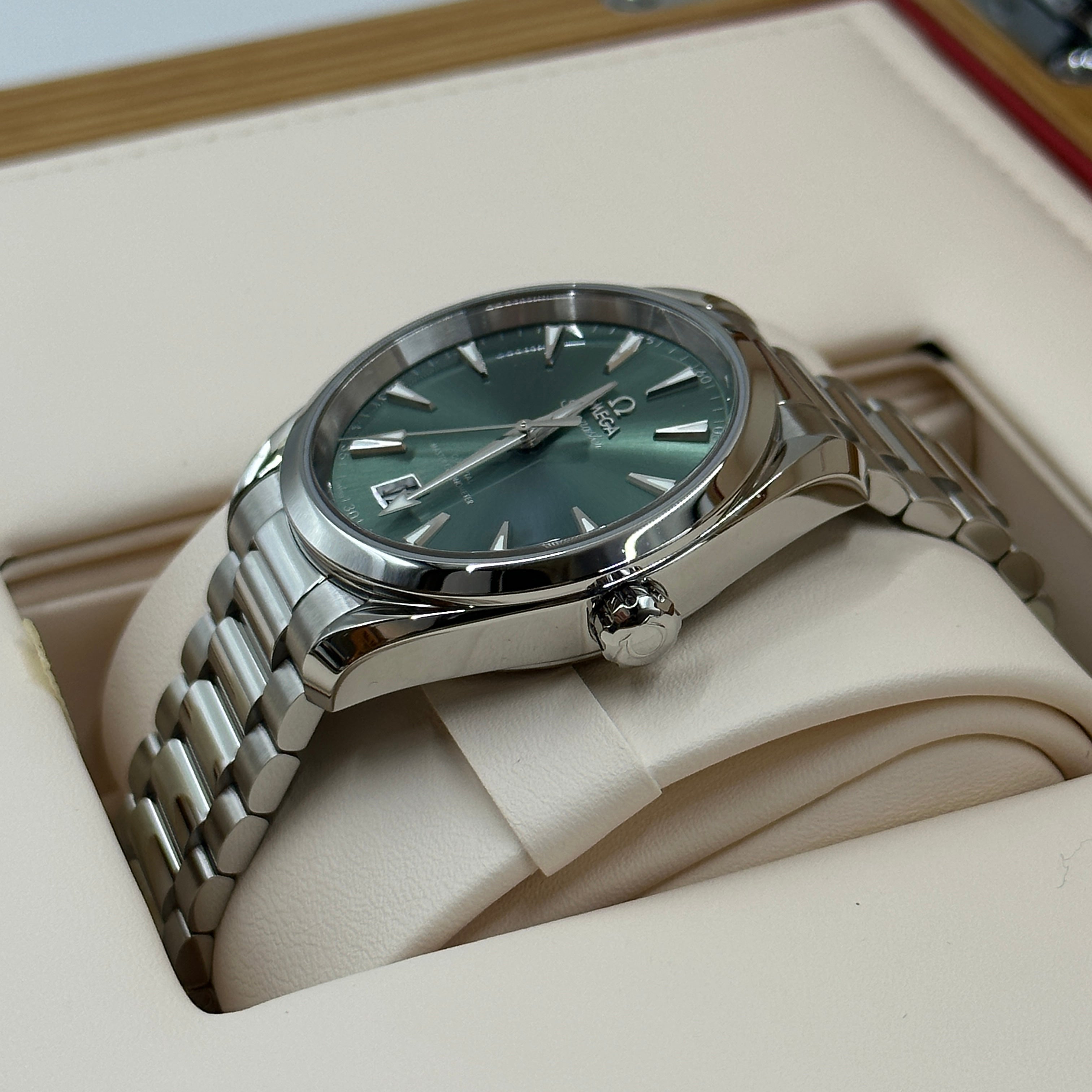 Omega Seamaster Aqua Terra Shades 220.10.38.20.10.002