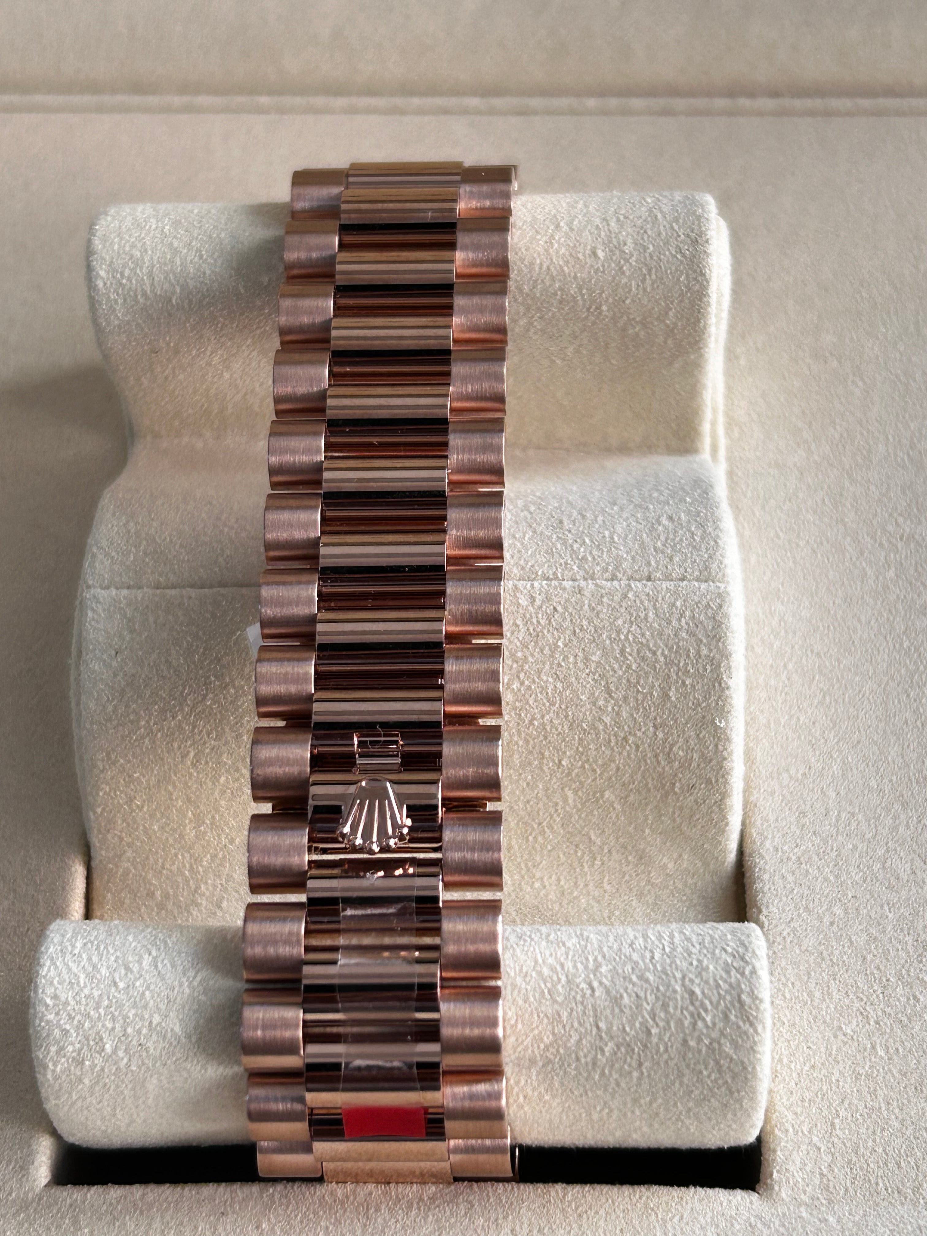 Rolex Day-Date 40 228235 SUNDUST ROMAN