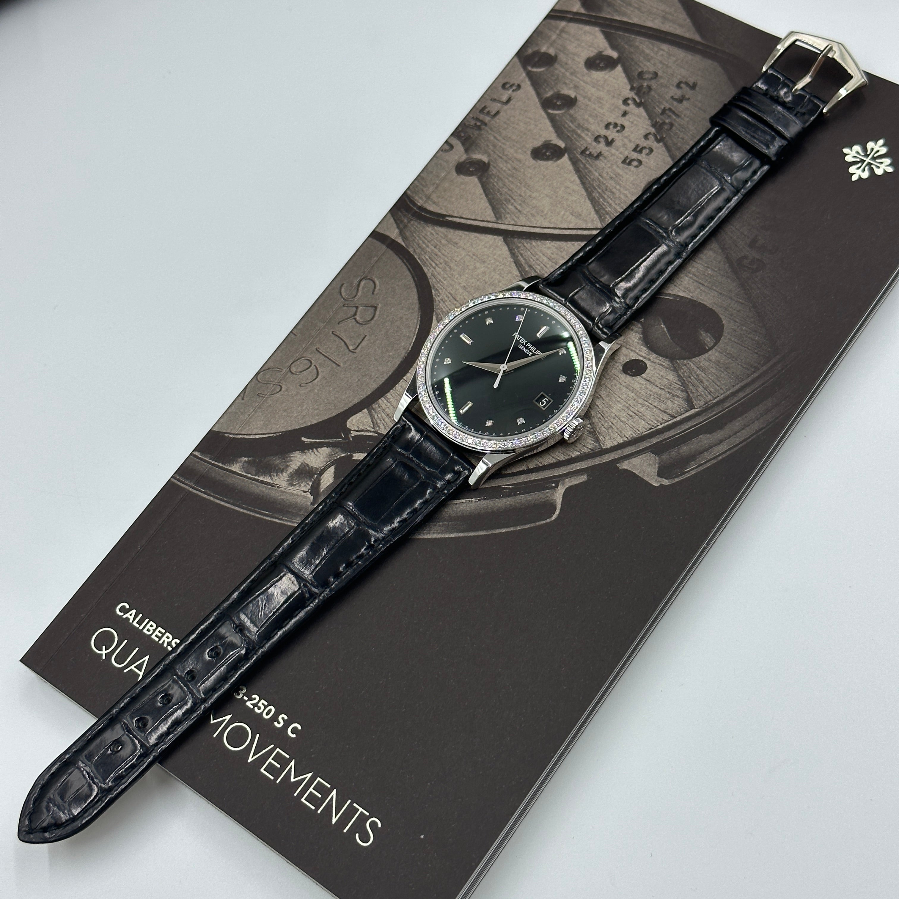 Patek Philippe Calatrava 5297G‑001 Diamantlünette Weißgold 38 mm