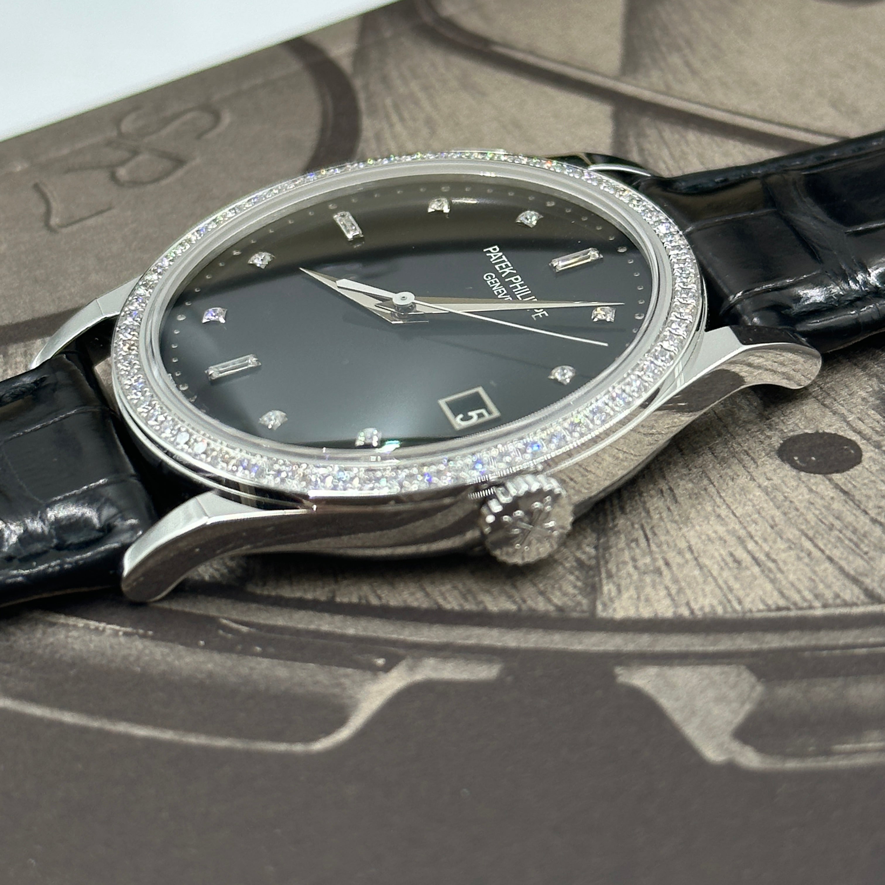 Patek Philippe Calatrava 5297G‑001 Diamantlünette Weißgold 38 mm