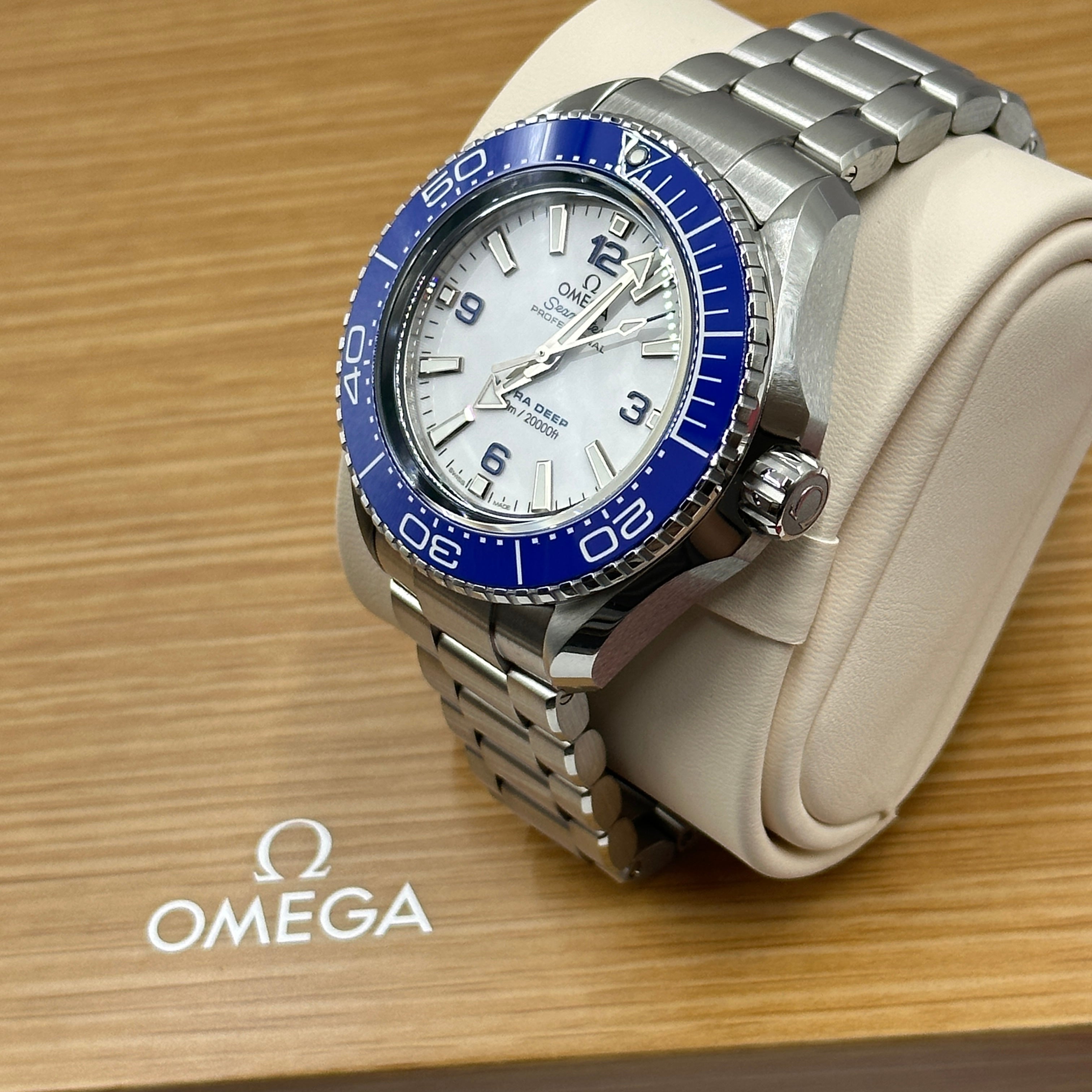 Omega Seamaster Planet Ocean 6000M €10.200 215.30.46.21.04.001 2026