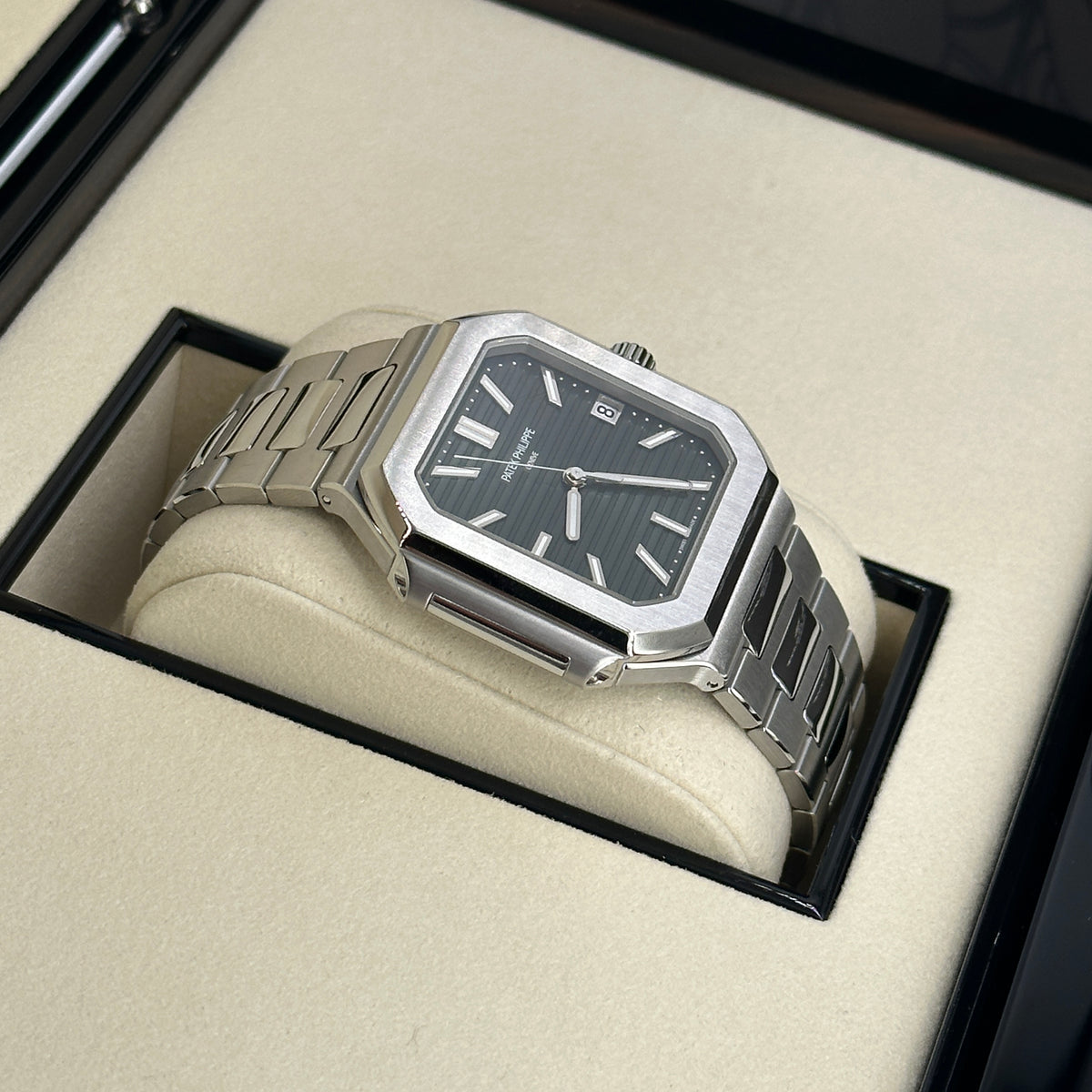 Patek Philippe Cubitus 5821/1A-001 2025