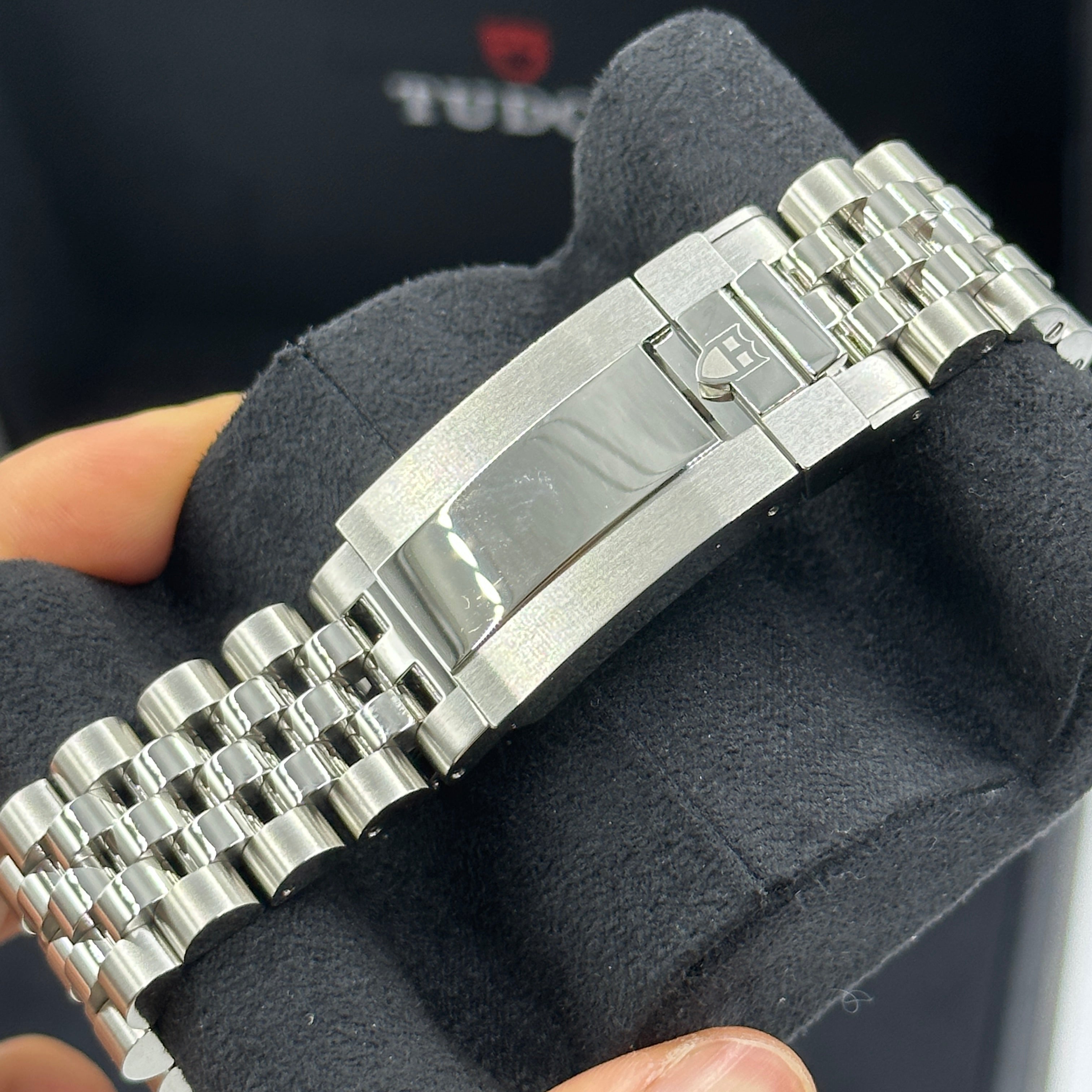 TUDOR Black Bay One 39 79660-0003 SILVER STEEL