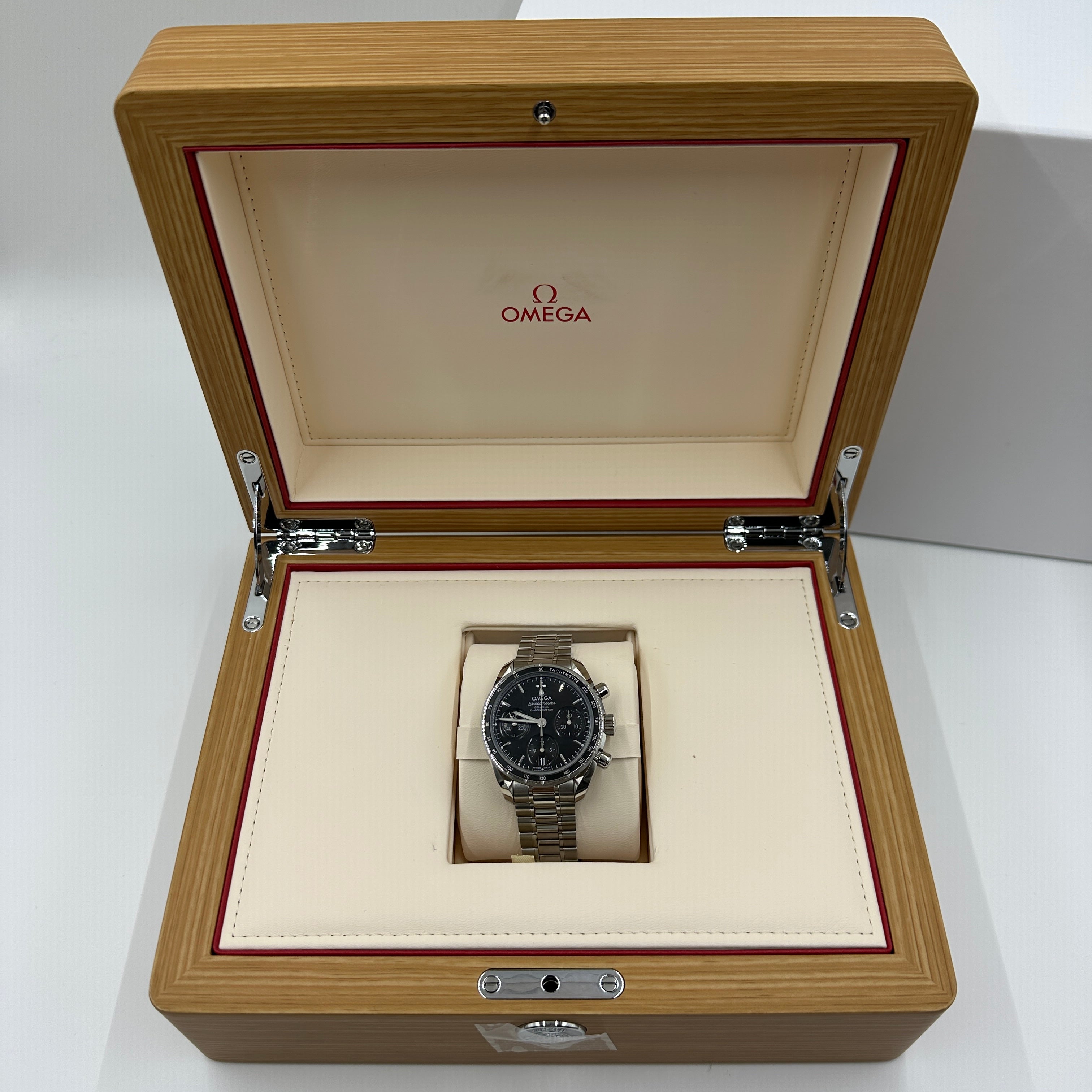 Omega Speedmaster 38 324.30.38.50.01.001