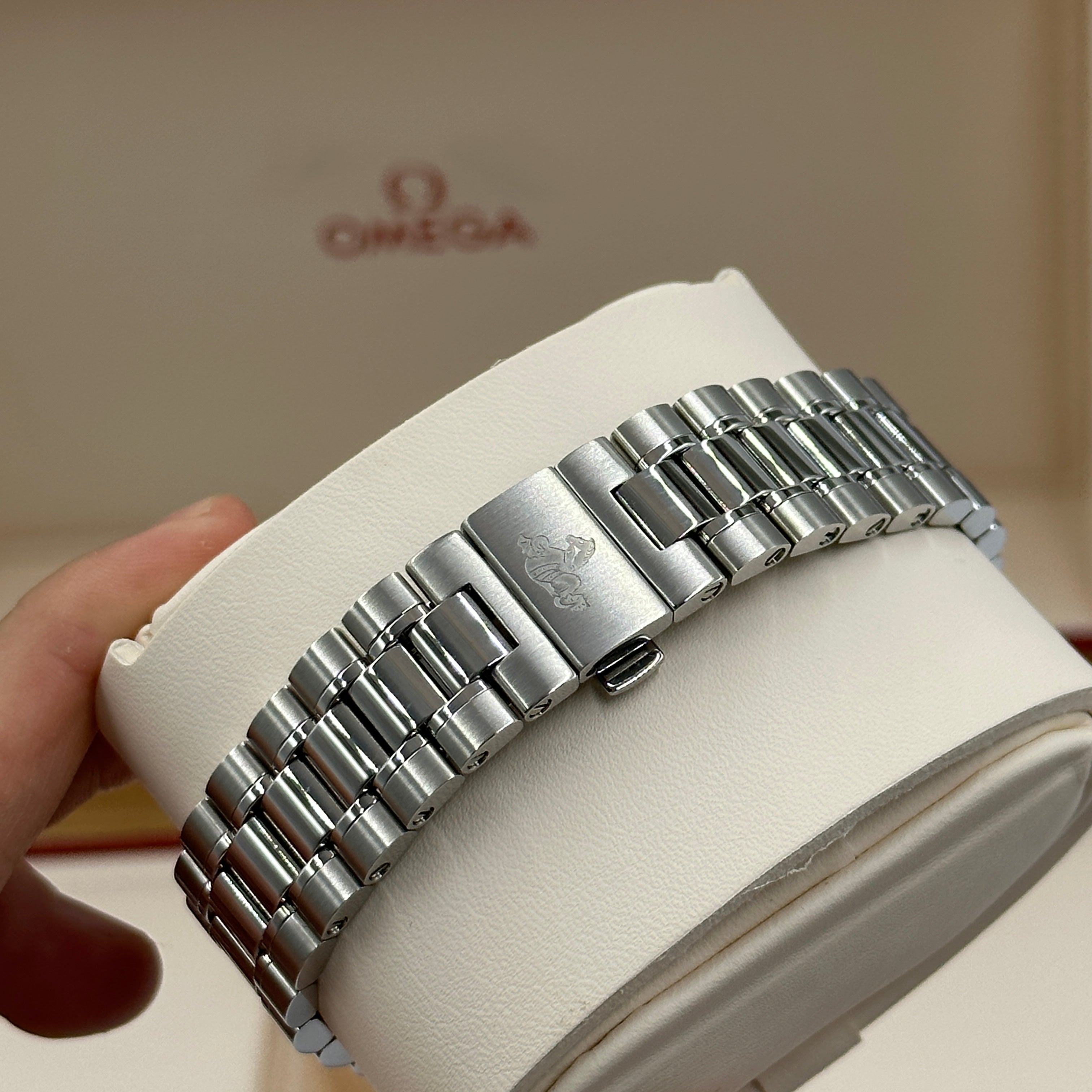 Omega Speedmaster 38 324.30.38.50.01.001