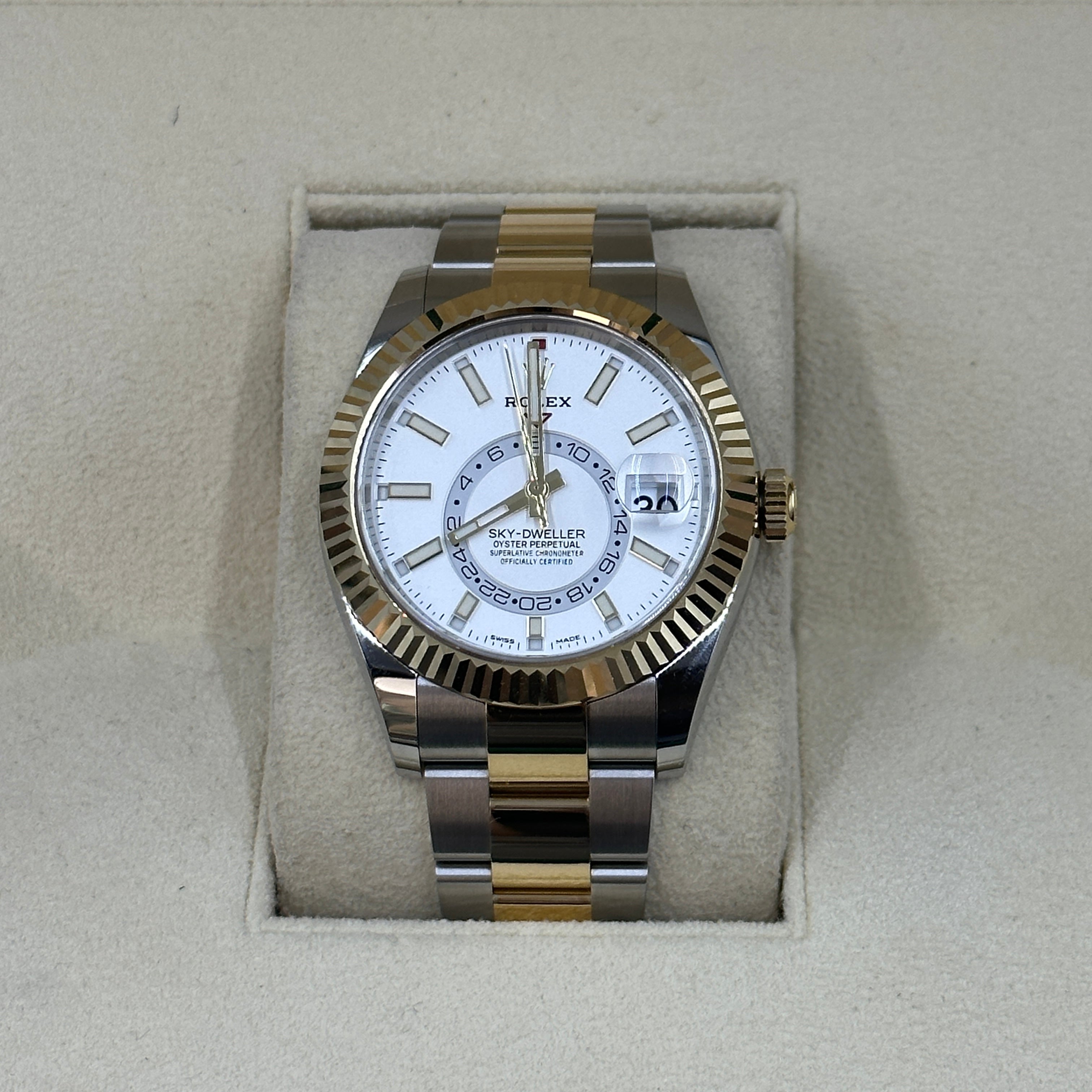 Rolex Sky-Dweller 326933 WHITE OYS