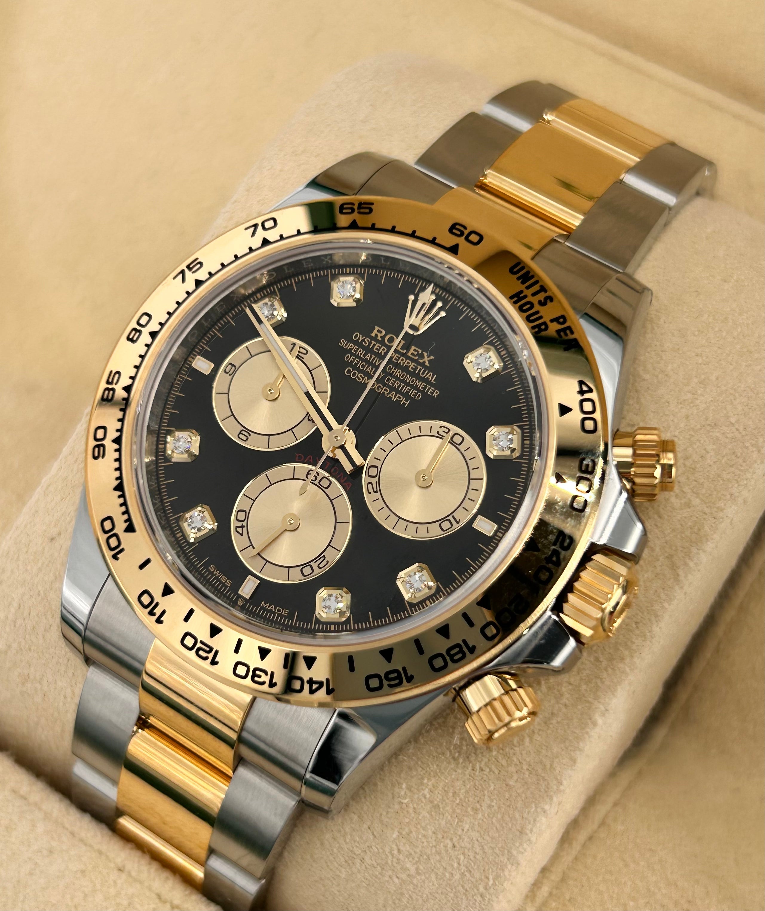 Rolex Cosmograph Daytona 126503 Leuchtend schwarz und golden mit Diamanten besetzt