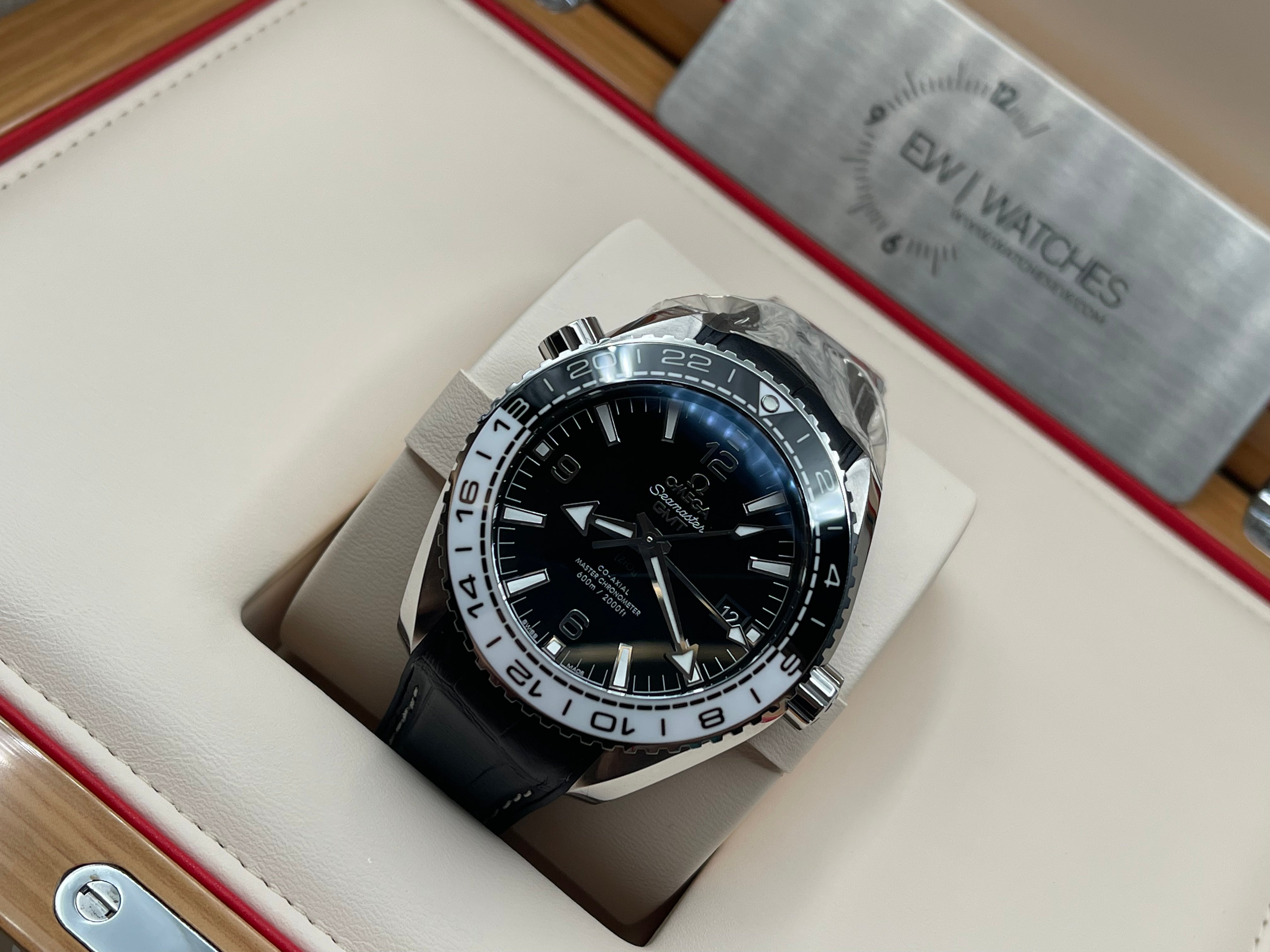 Omega Seamaster Planet Ocean 600M 43.5 MM 215.33.44.22.01.001 2022