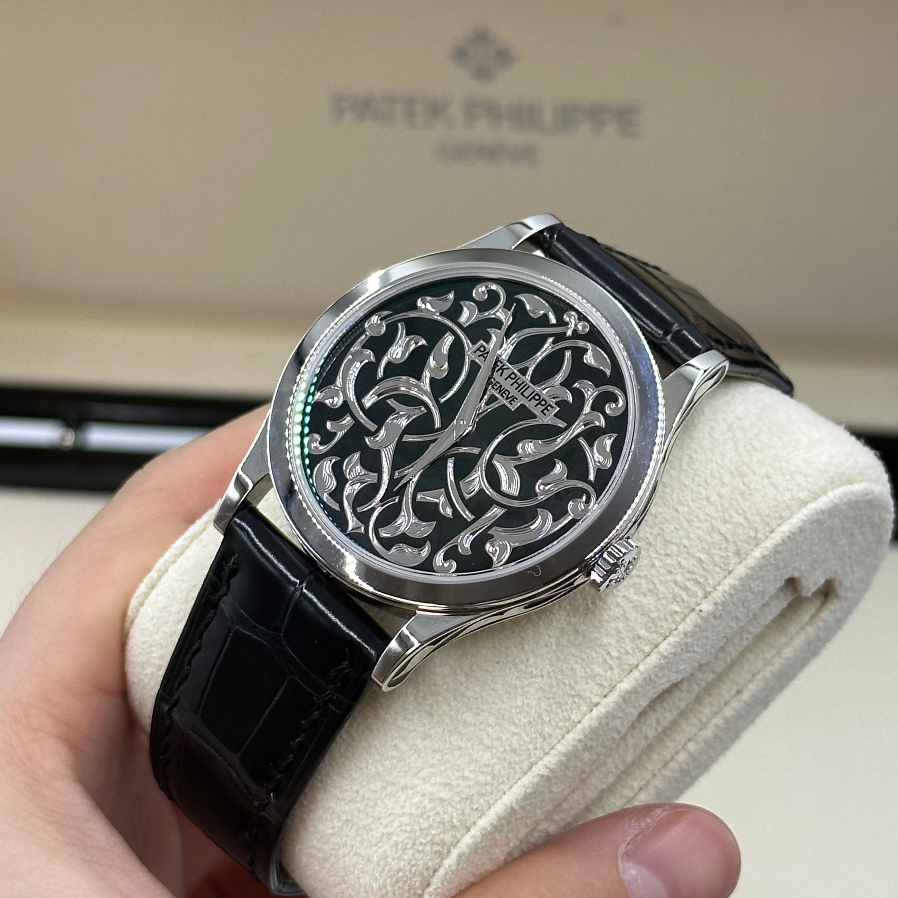 Patek Philippe Calatrava Engraved Black Dial Platinum ref. 5088/100P-001
