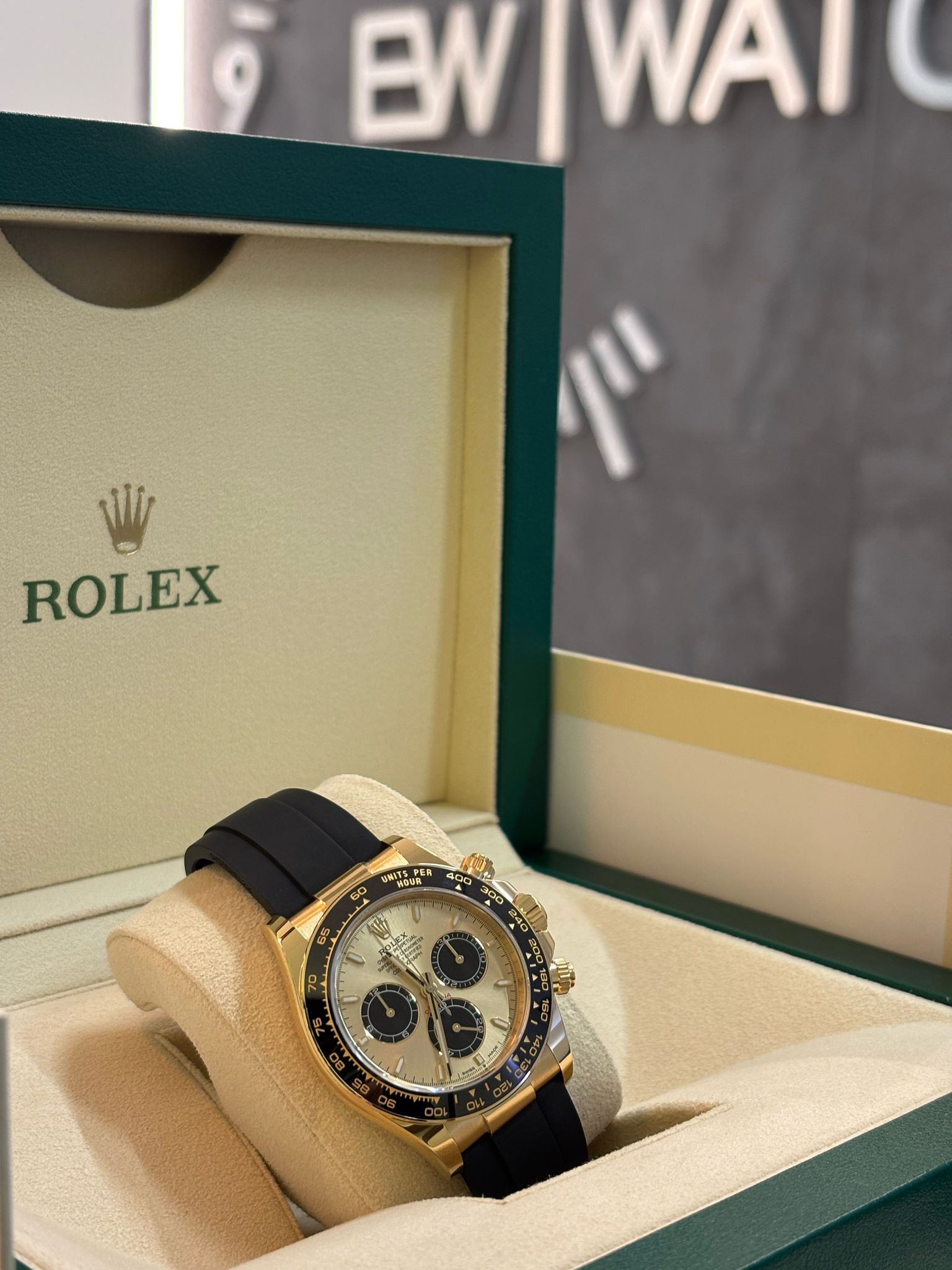 Rolex Cosmograph Daytona 126518 Golden und leuchtend schwarz YML