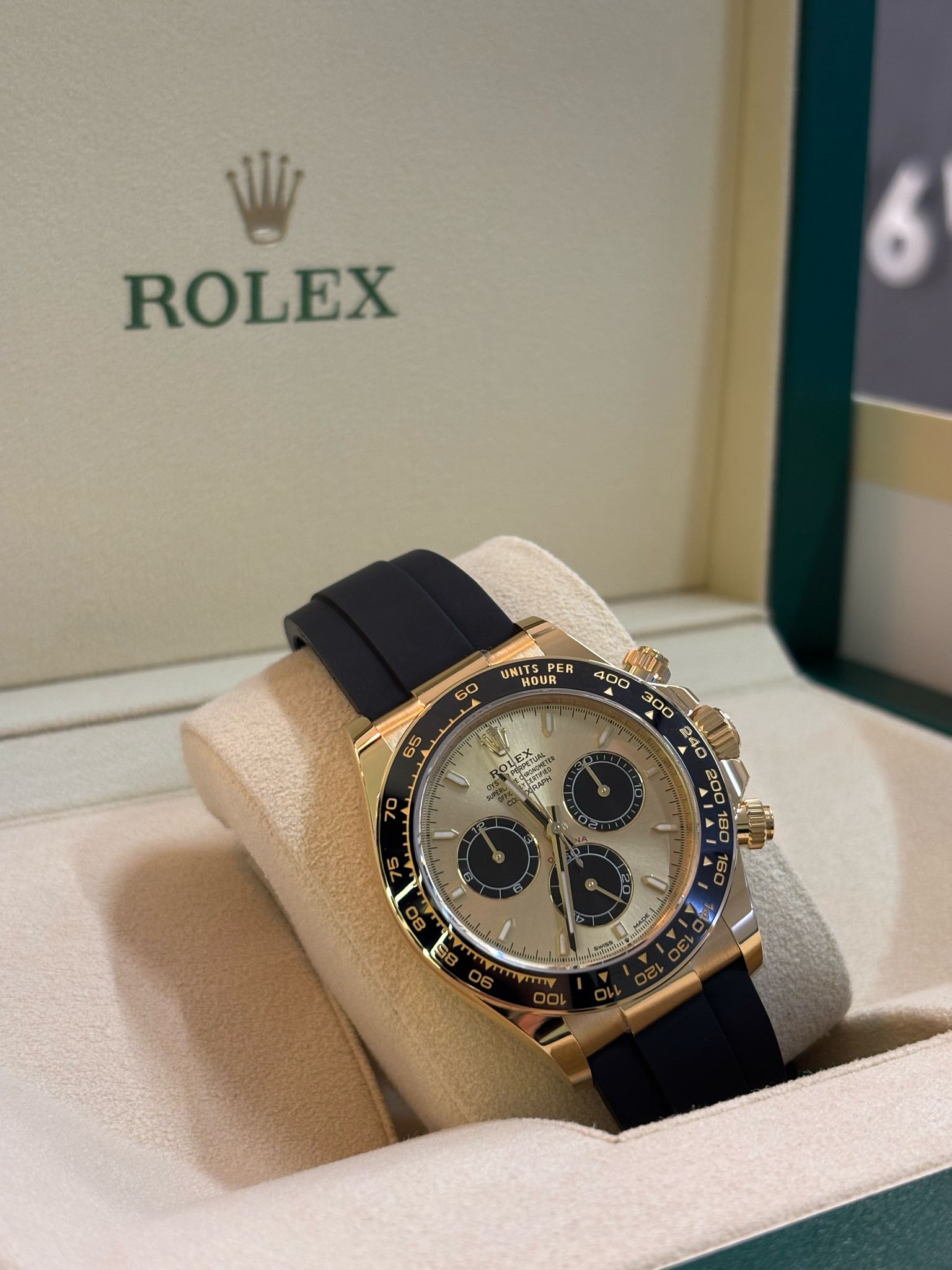 Rolex Cosmograph Daytona 126518 Golden und leuchtend schwarz YML
