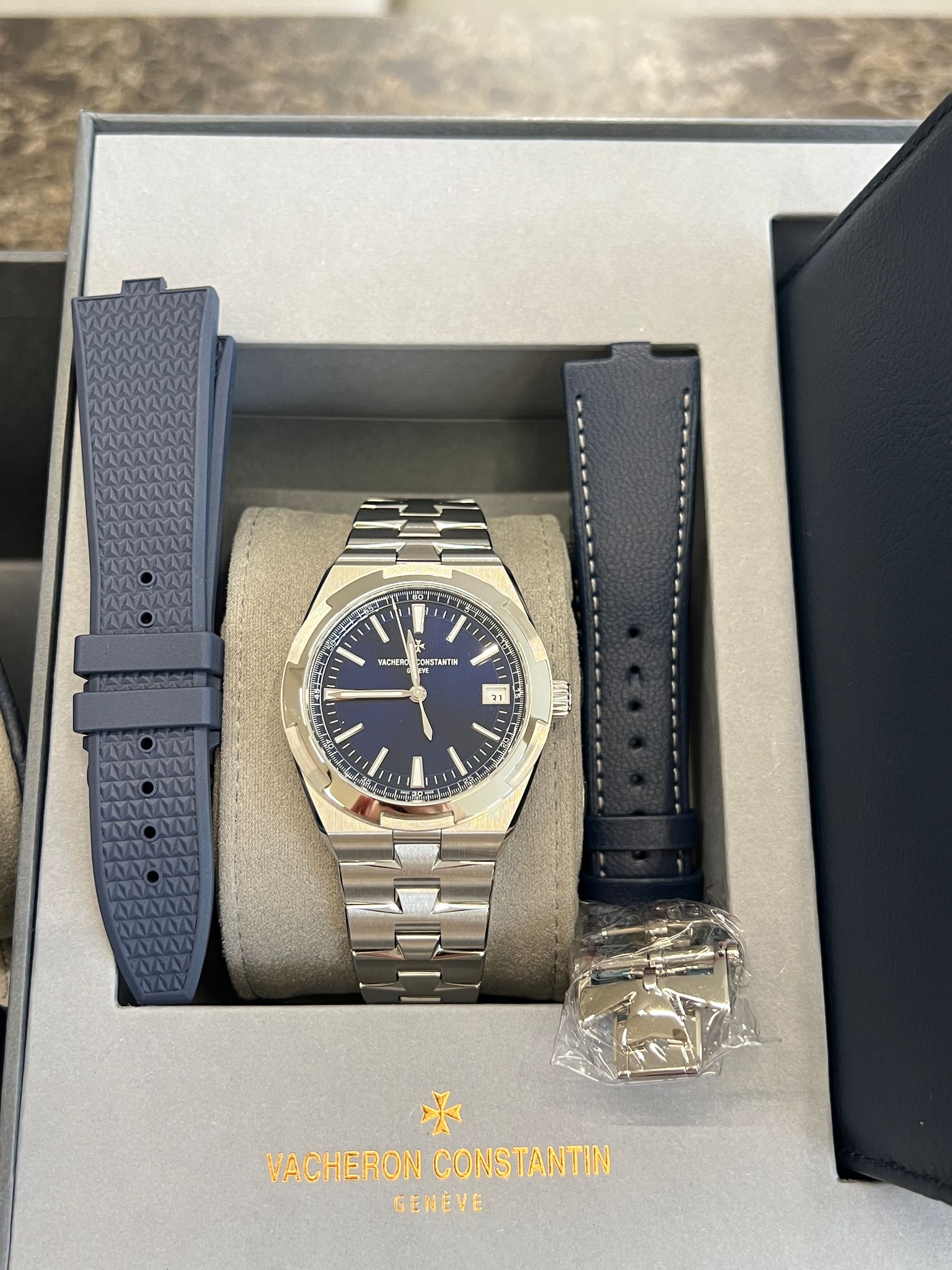 Vacheron Constantin Overseas 4520V/210A-B128 2026