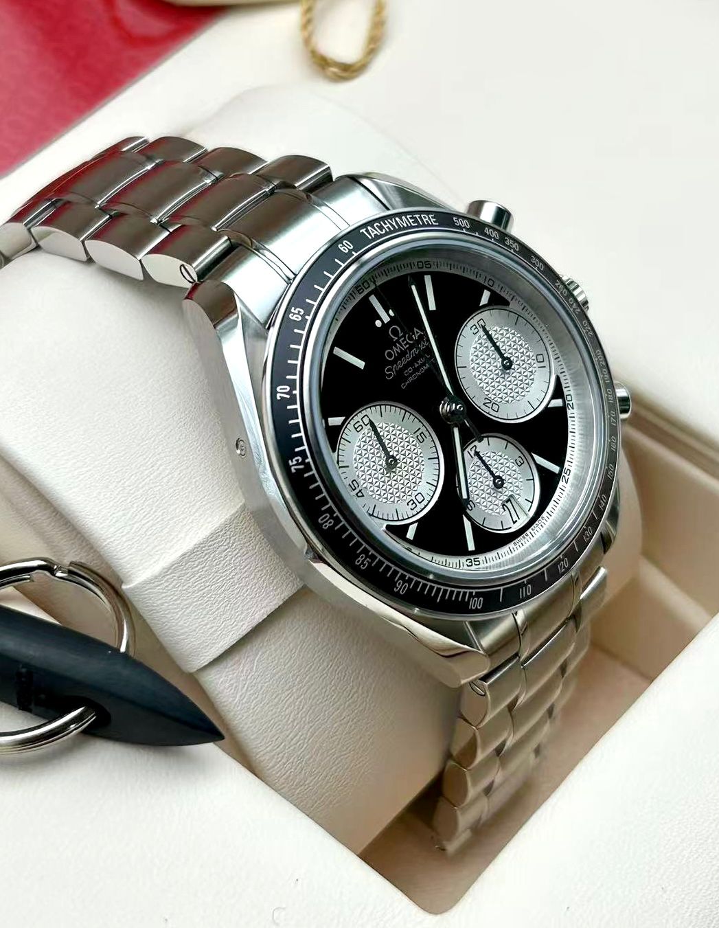 Omega Speedmaster Racing 326.30.40.50.01.002