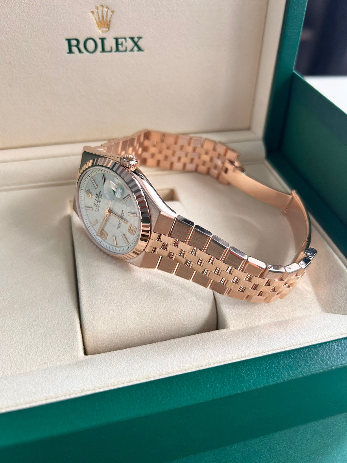 Rolex Land-Dweller 40 127335 White 2025