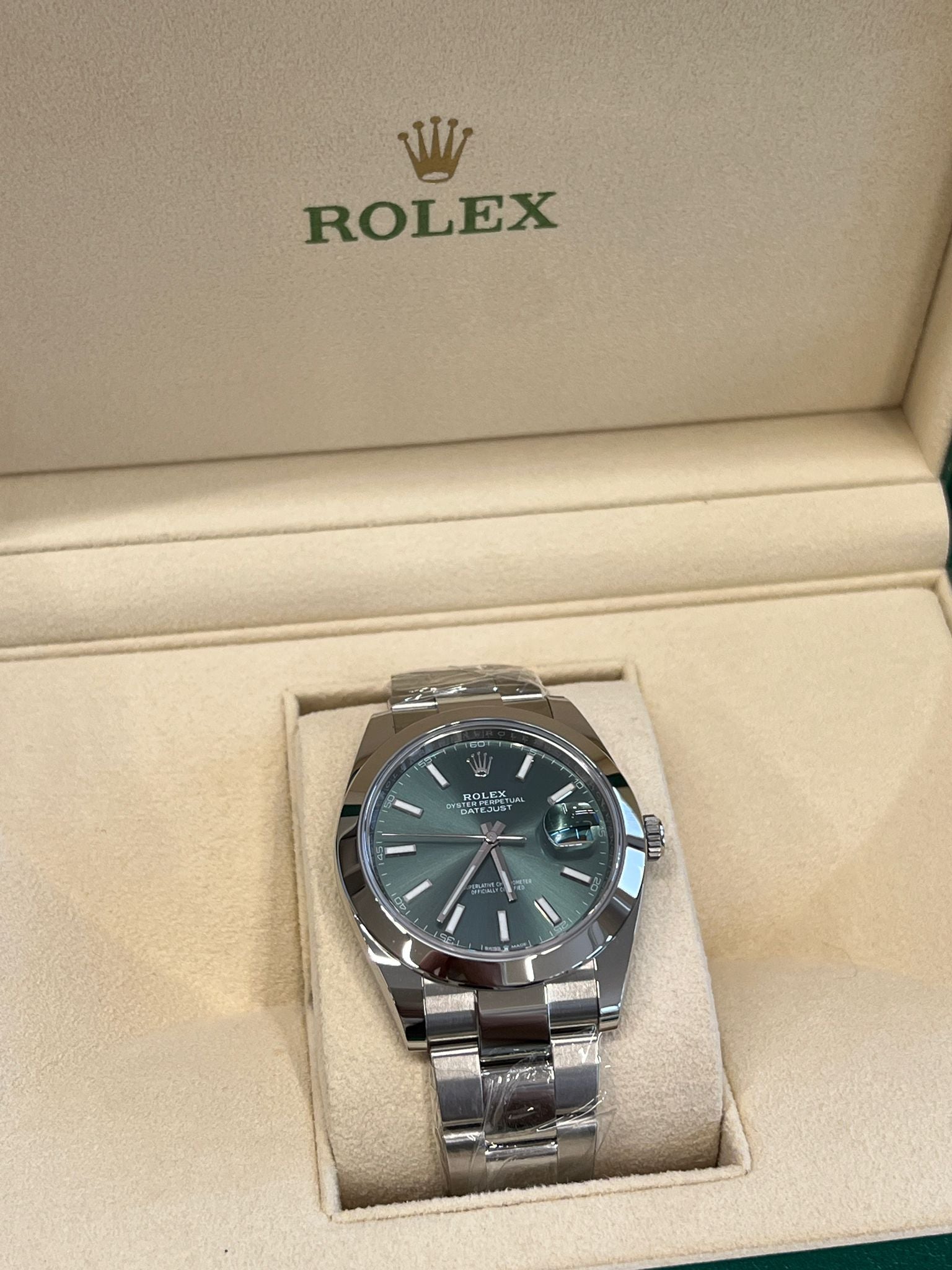 Rolex 126300 GREEN INDEX OYS