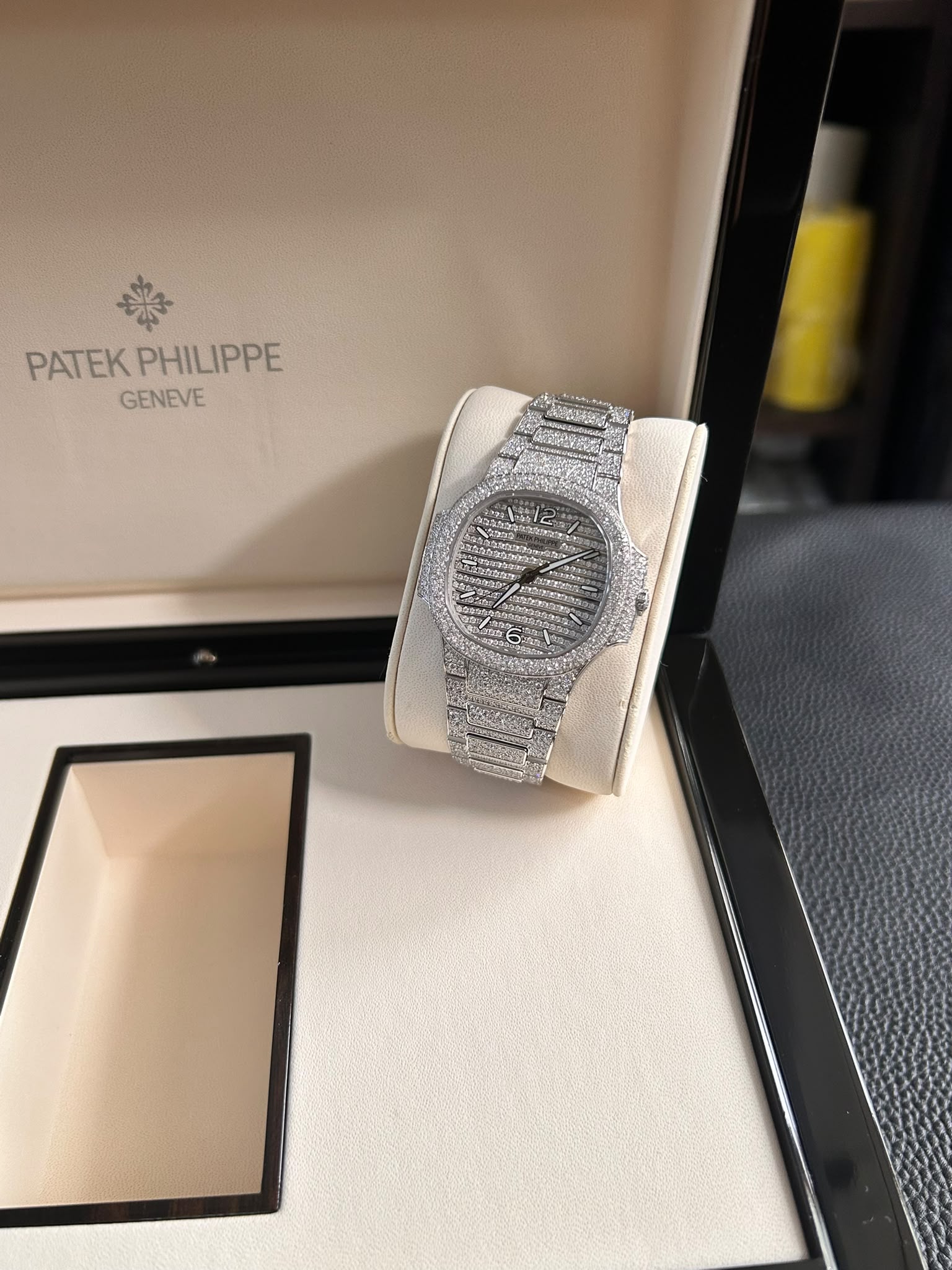 Patek Philippe Nautilus 7118/1450G-001 2025