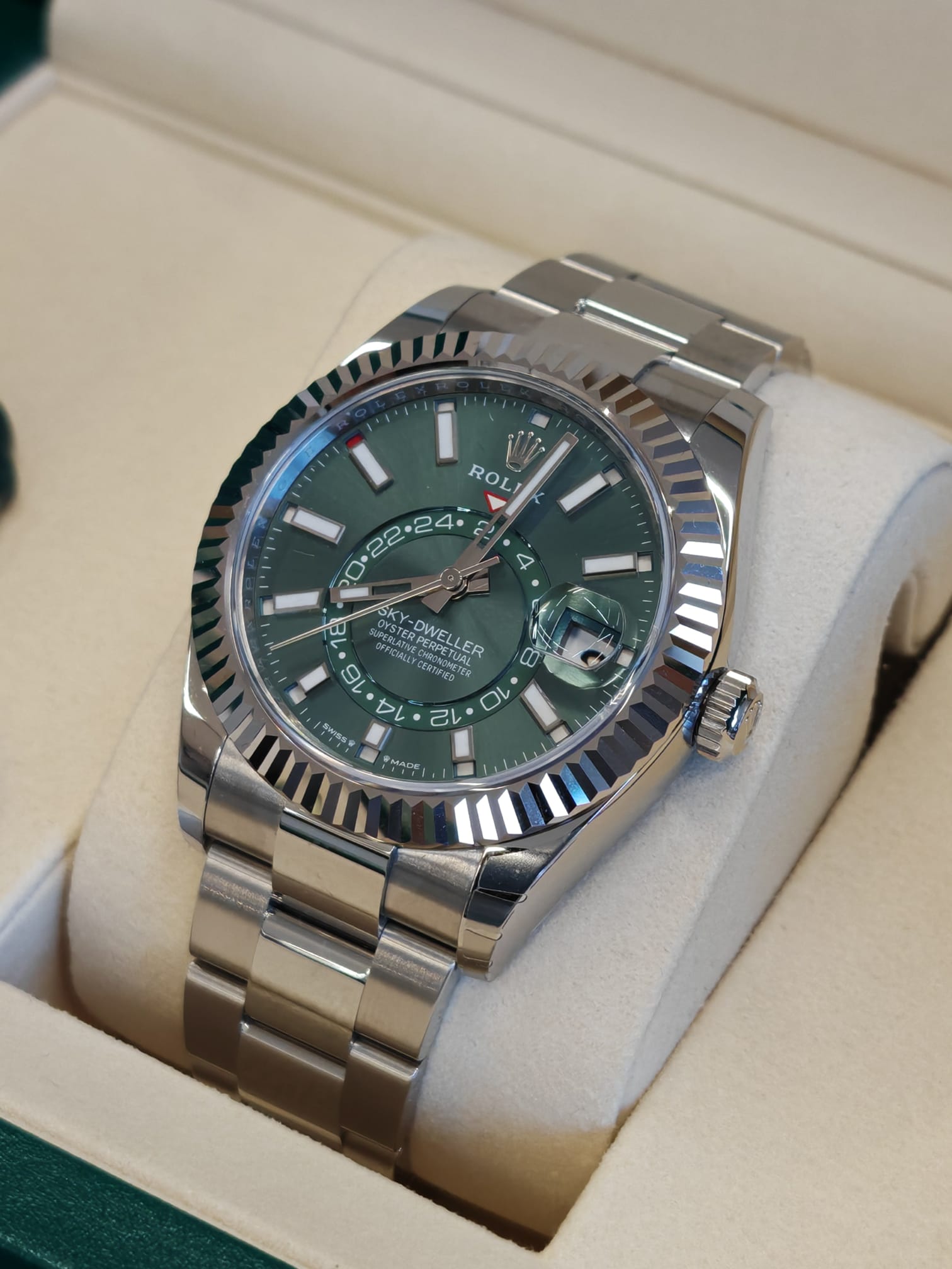 Rolex Sky-Dweller 336934 Green Oyster
