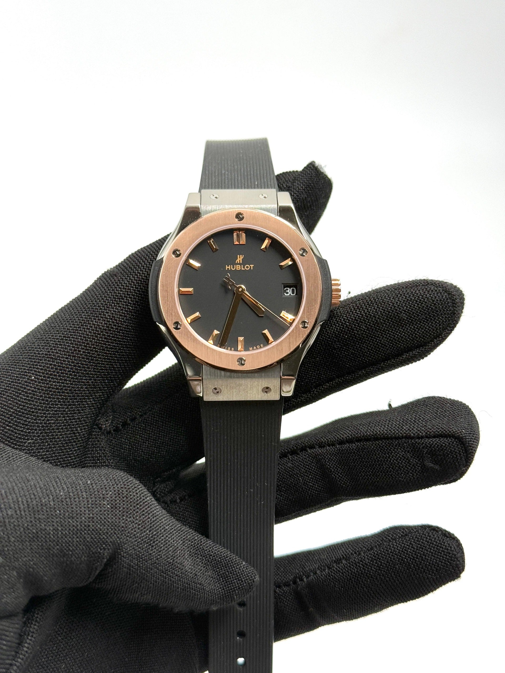 Hublot Classic Fusion Titanium Gold 33mm - 581.NO.1181.RX