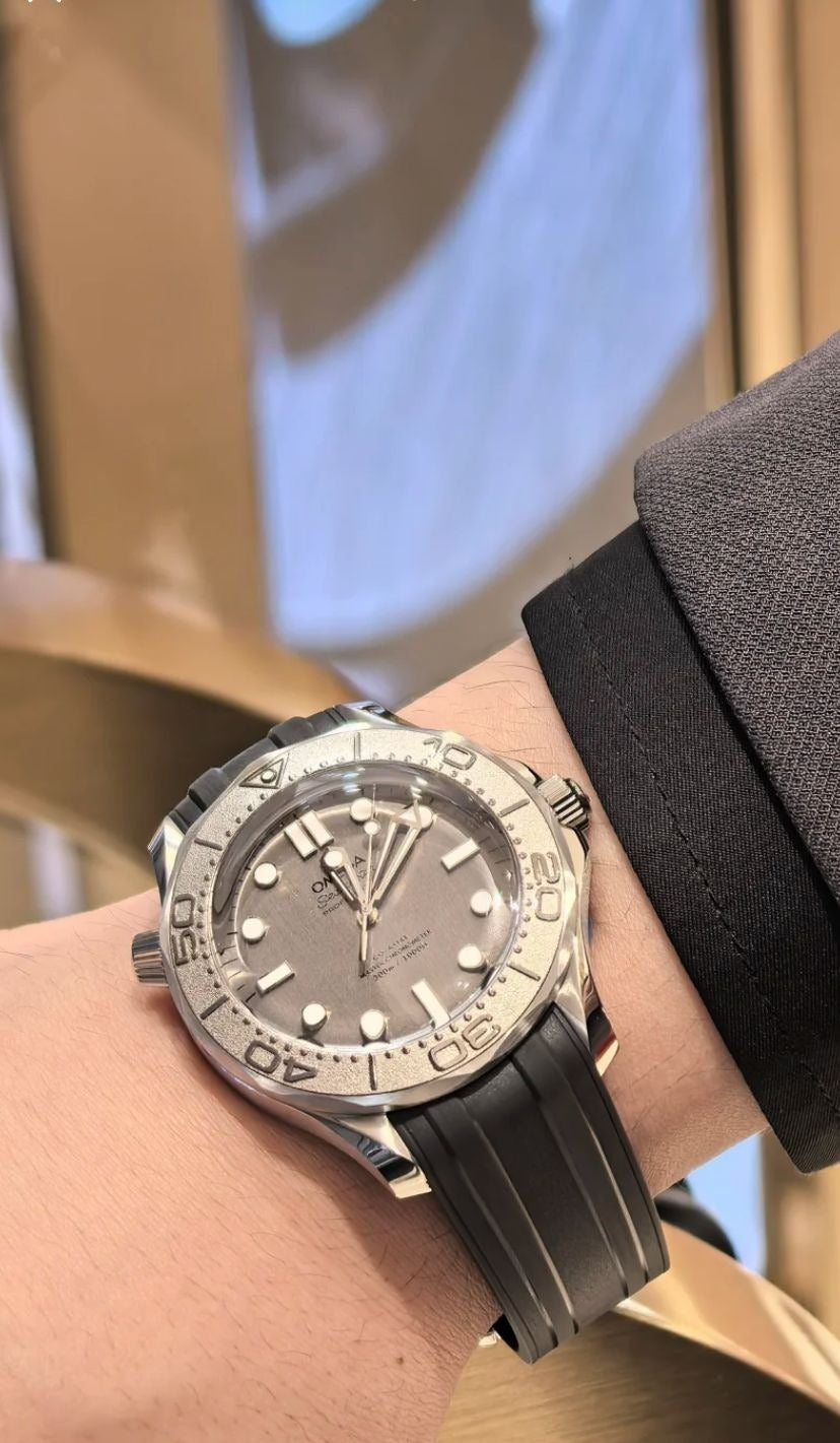 Omega Seamaster Diver 300M 210.32.42.20.06.002 Grey