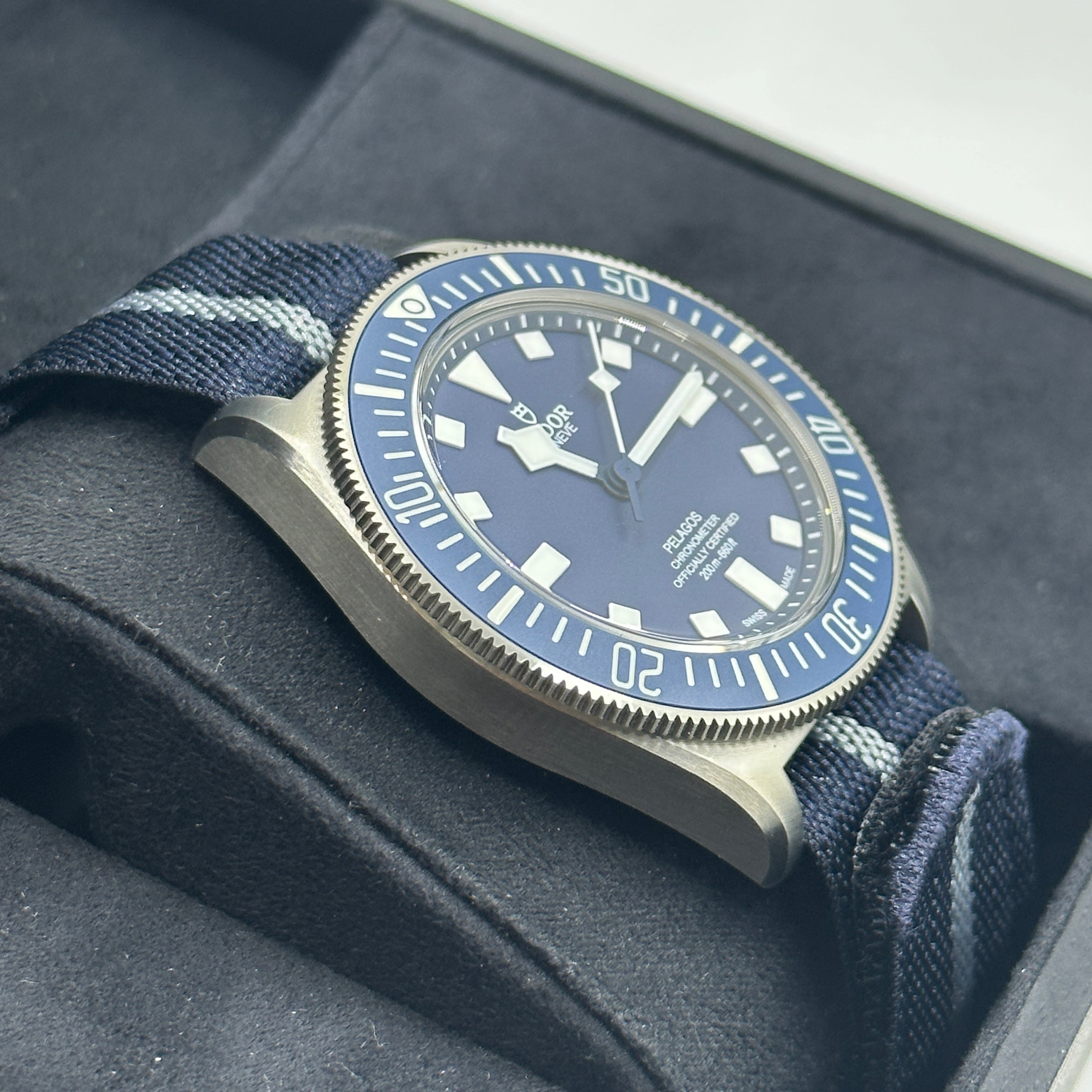 Tudor Pelagos FXD 42 mm 25707B/24 Blauer Stoff 2024