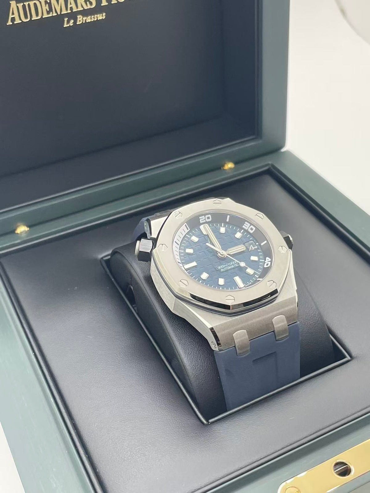 Audemars Piguet  15720ST.OO.A027CA.01