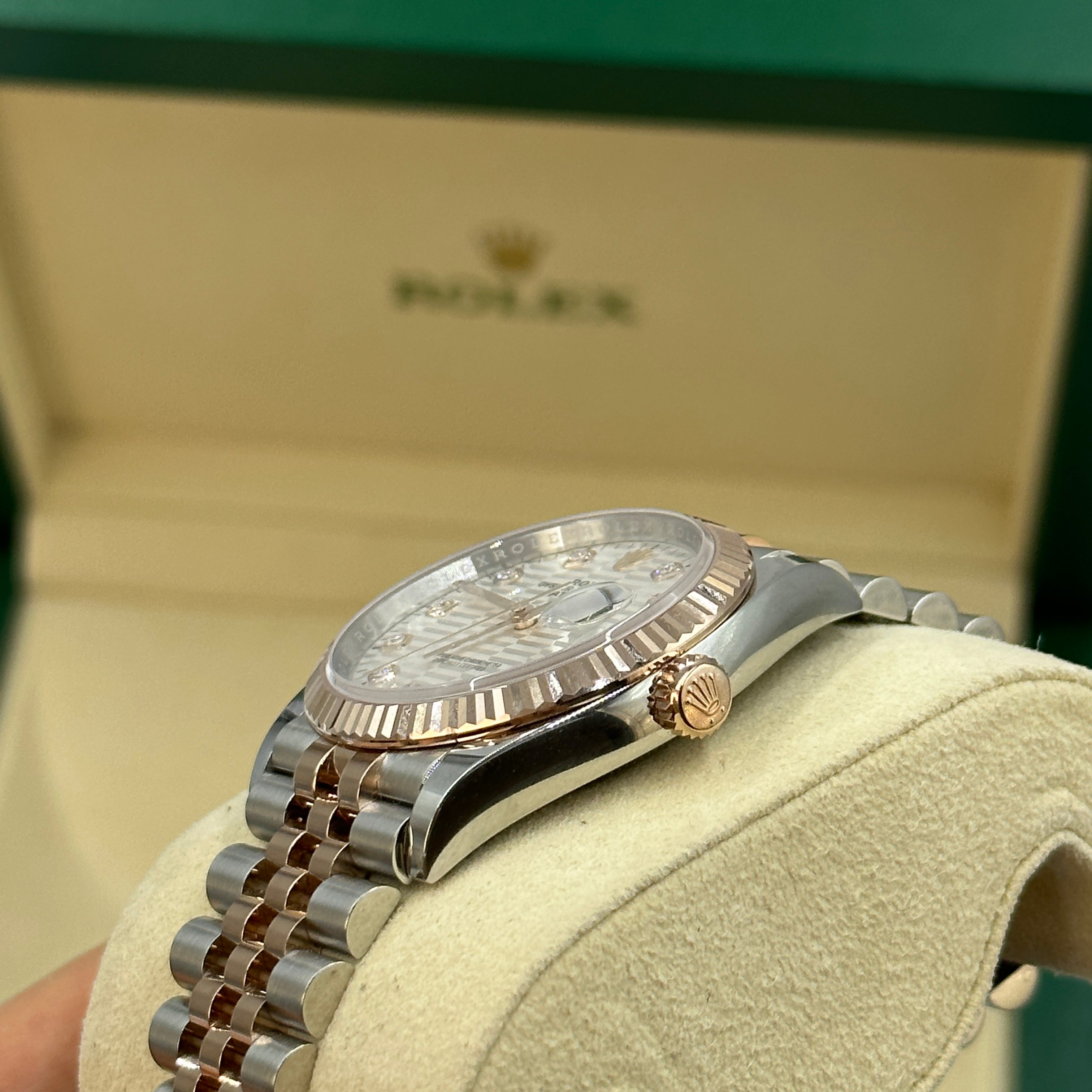 Rolex Datejust 36 126231G Silber geriffeltes Jubiläum 2024