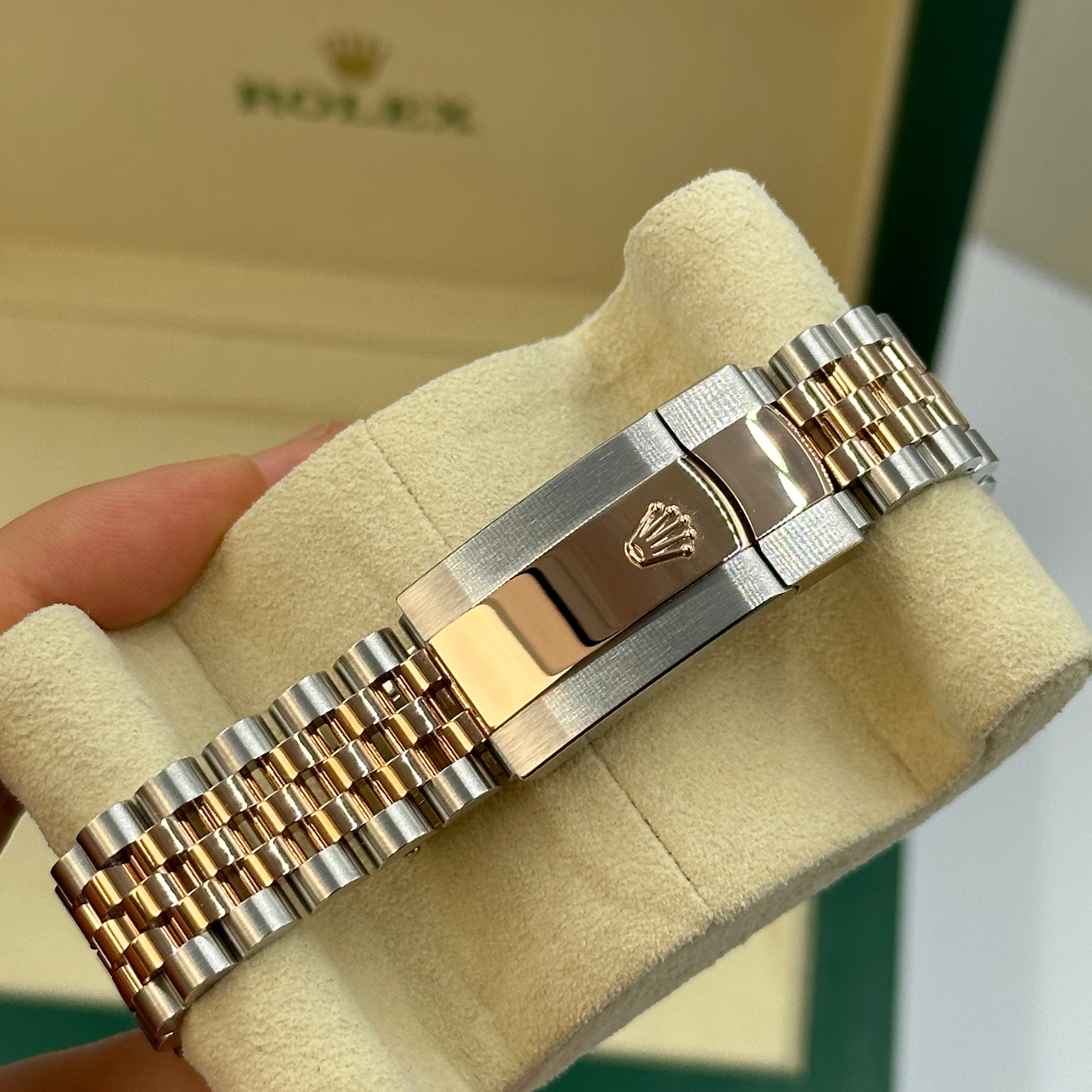 Rolex Datejust 36 126231G Silber geriffeltes Jubiläum 2024