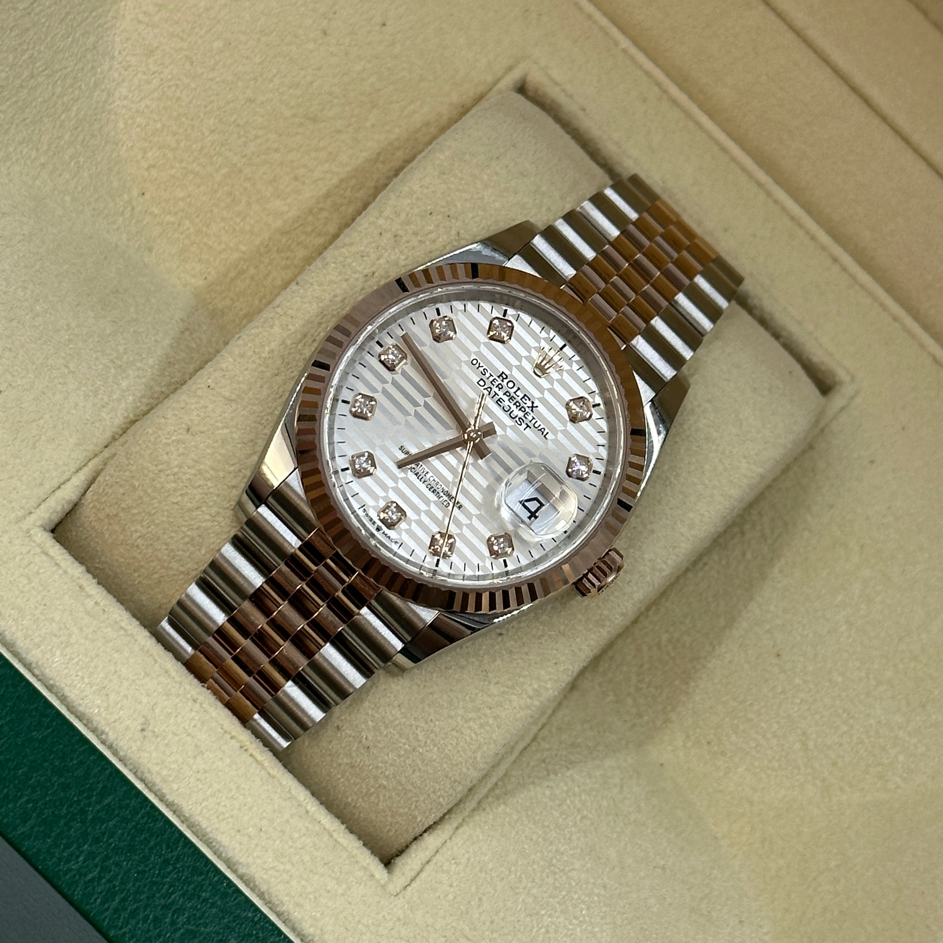 Rolex Datejust 36 126231G Silber geriffeltes Jubiläum 2024