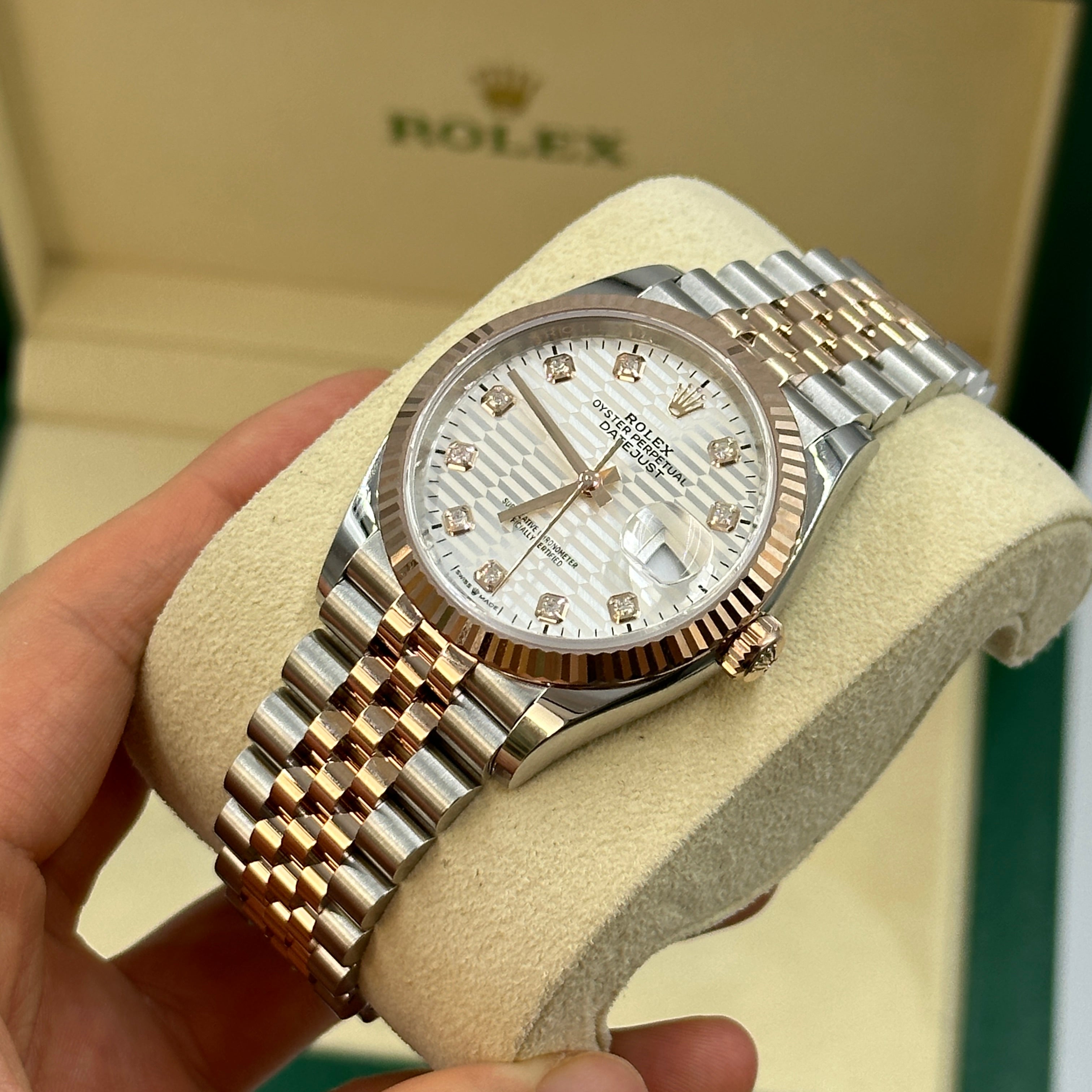 Rolex Datejust 36 126231G Silber geriffeltes Jubiläum 2024