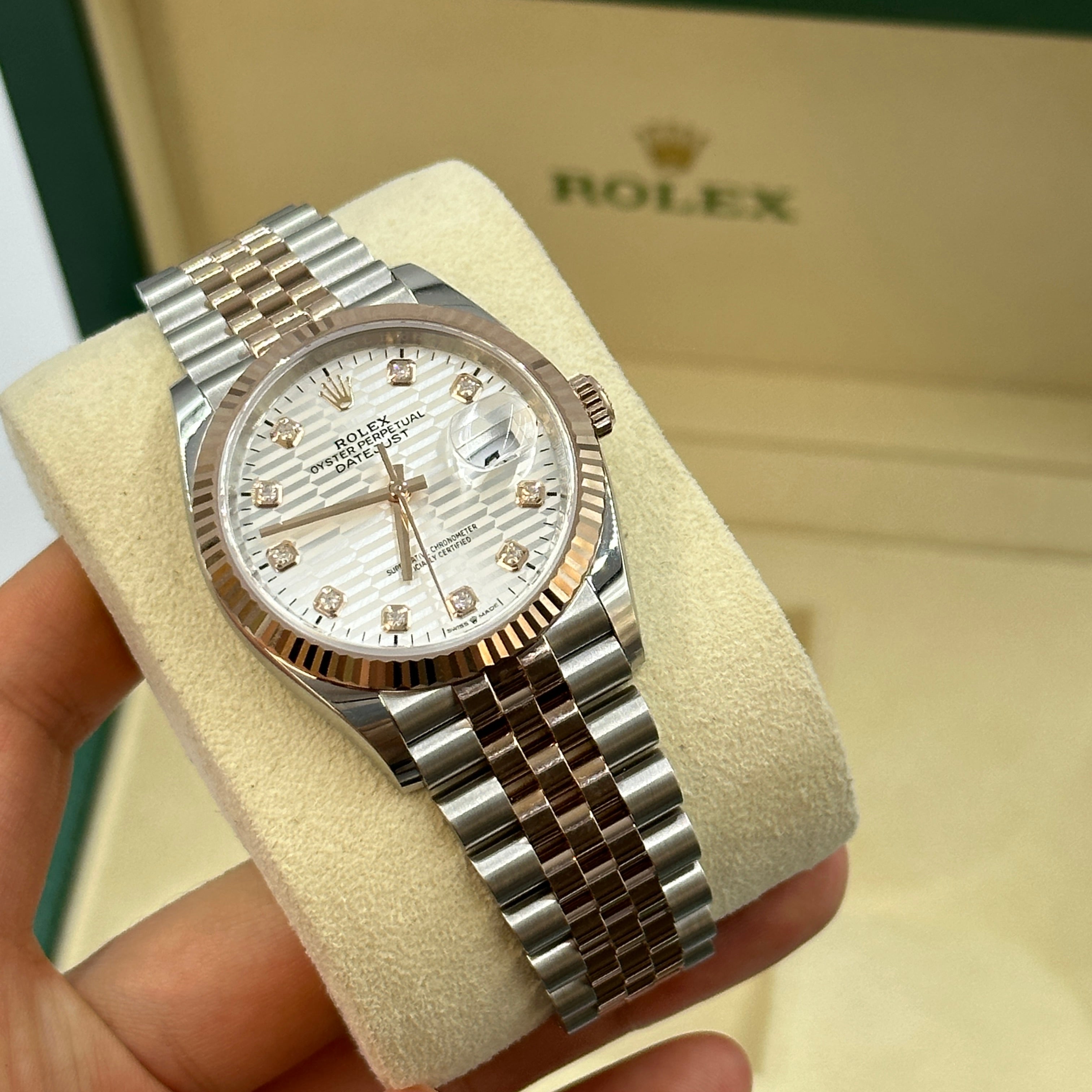 Rolex Datejust 36 126231G Silber geriffeltes Jubiläum 2024