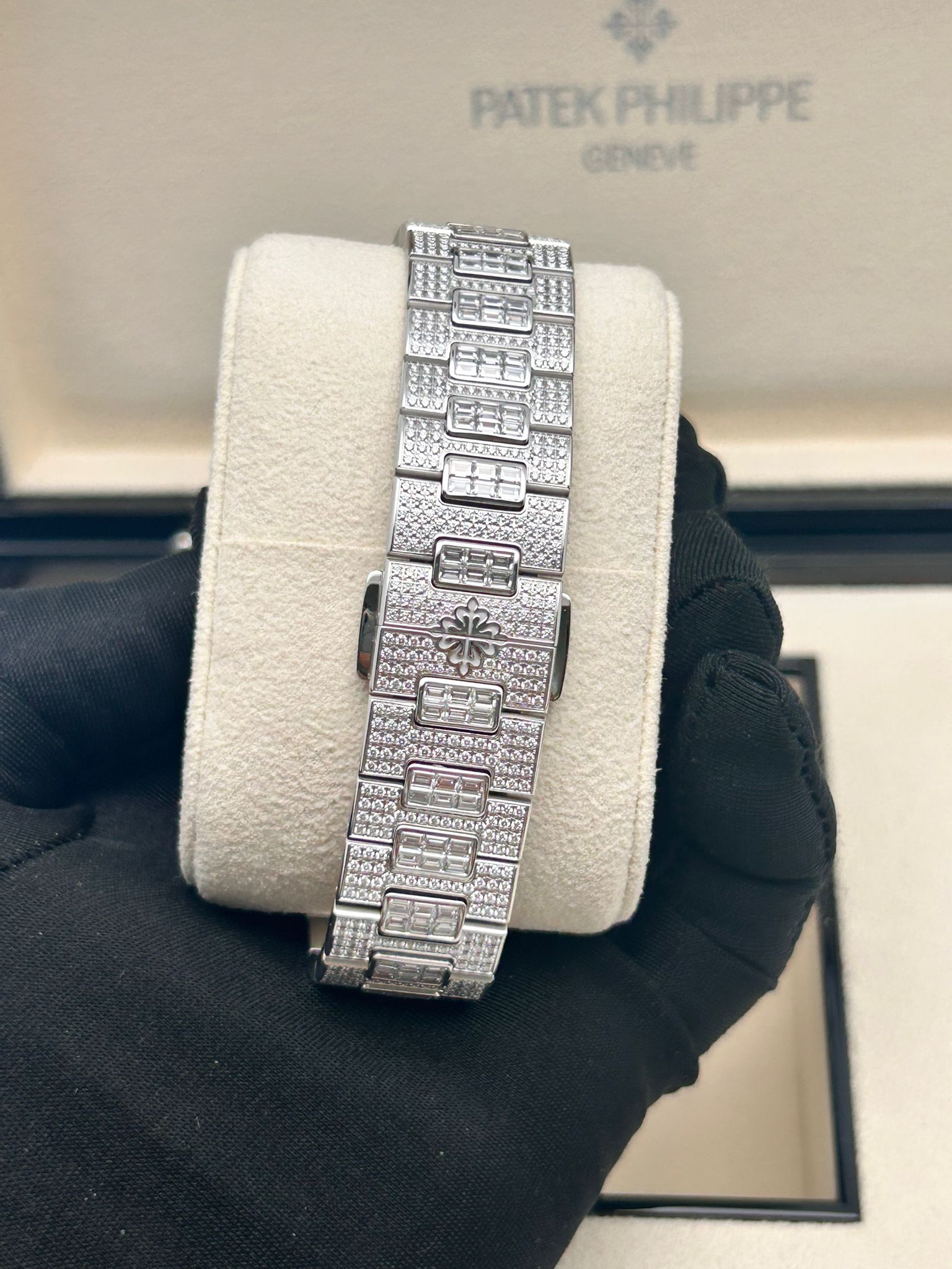 Patek Philippe Nautilus  ref. 5811/1460G-001 White Gold