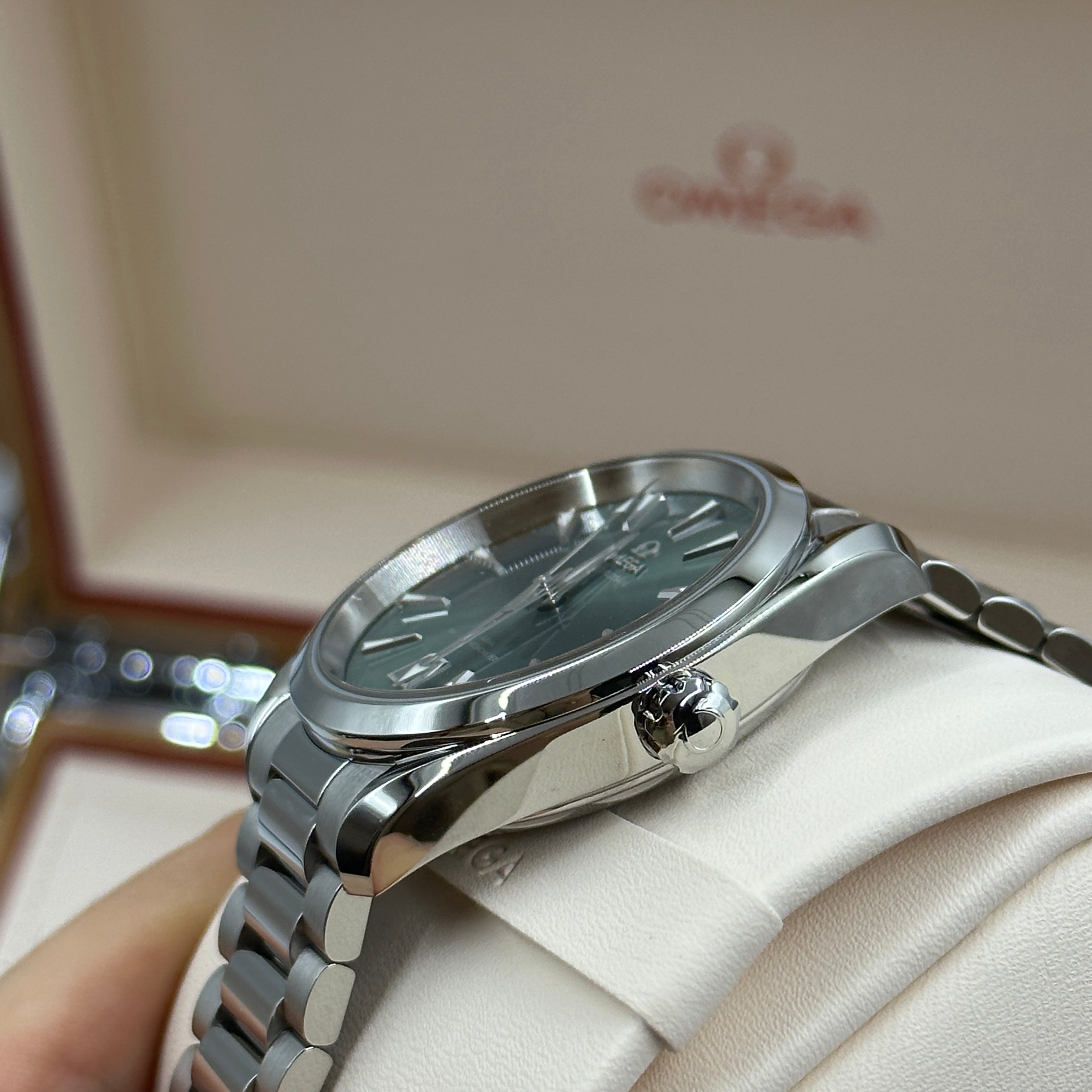 Omega Seamaster Aqua Terra Shades 220.10.38.20.10.002