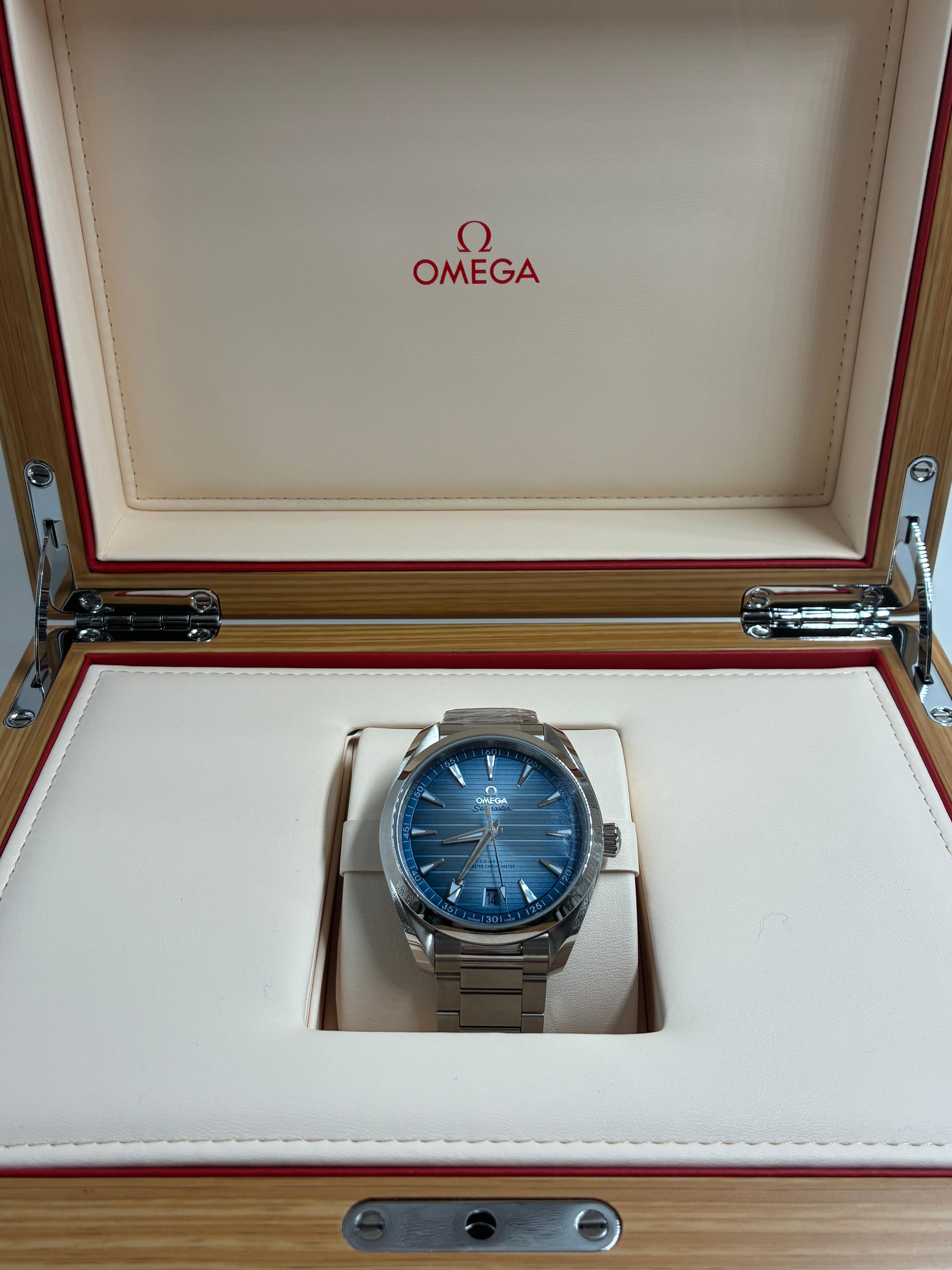 Omega 220.10.41.21.03.005 Aqua Terra 150m Co-axial Master Chronometer Summer