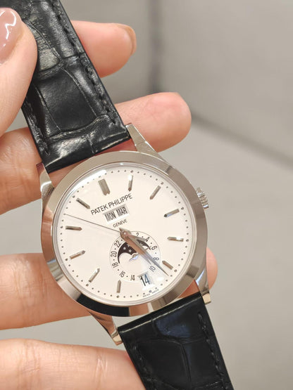 Patek Philippe Jahreskalender 5396G‑011 Weißgold 38,5 mm Silbernes Zifferblatt