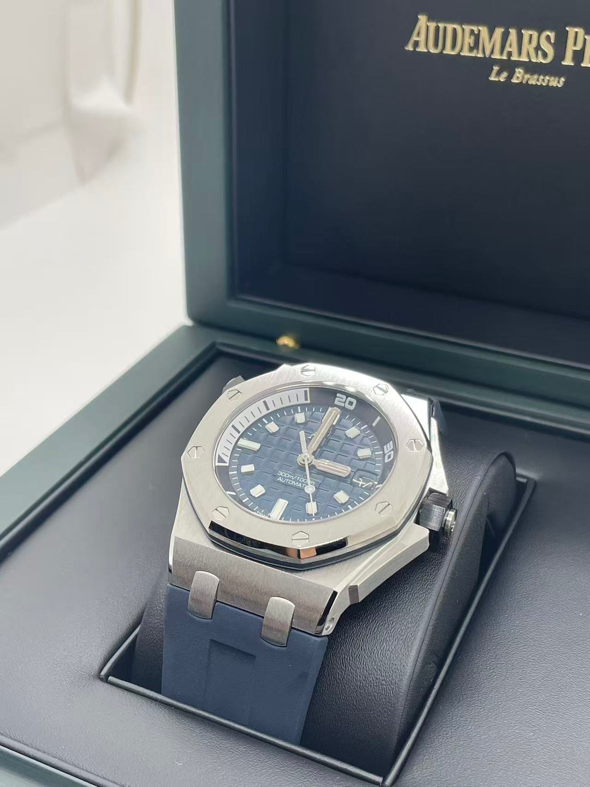 Audemars Piguet  15720ST.OO.A027CA.01